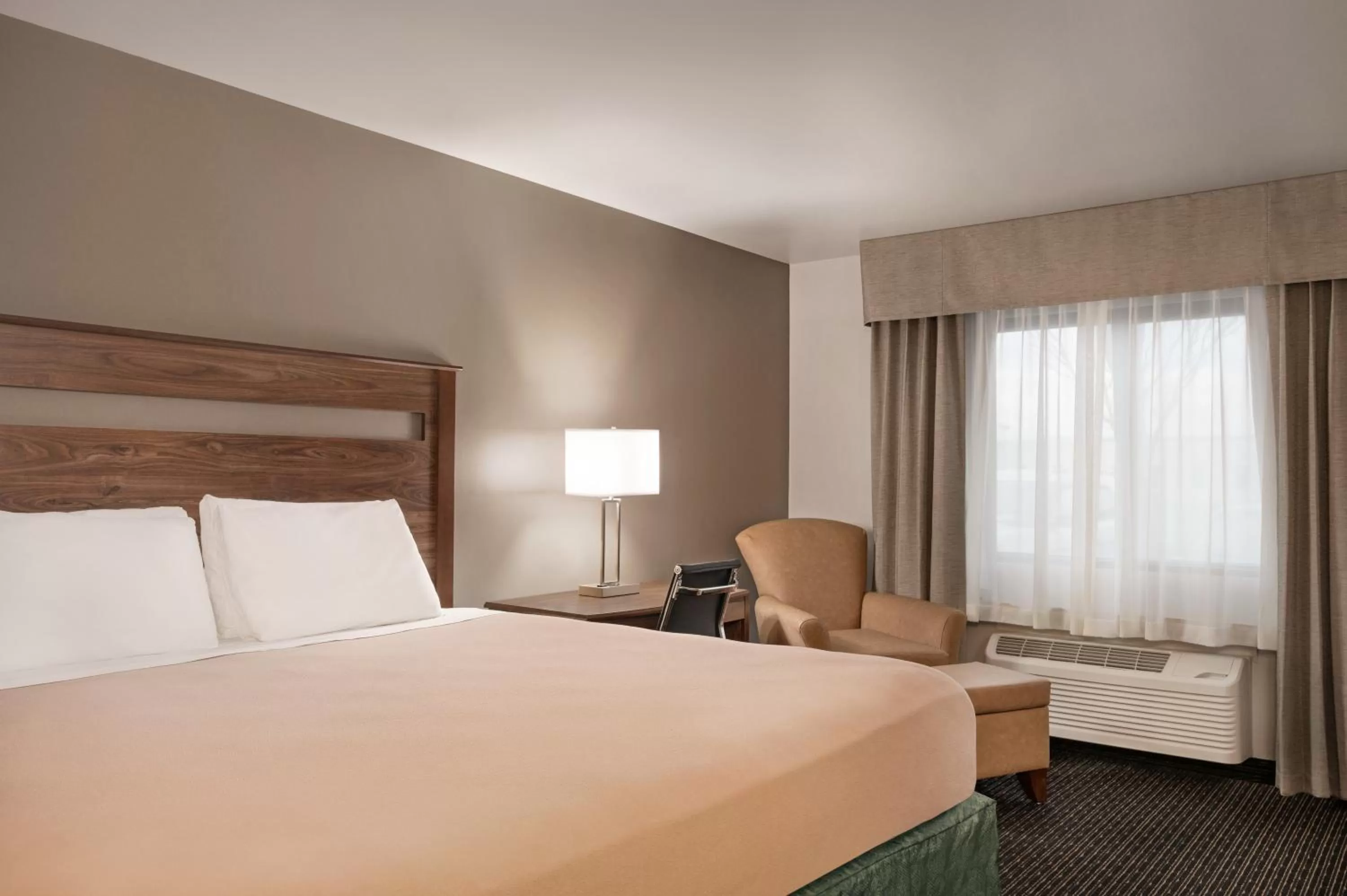 Bedroom, Bed in Baymont by Wyndham Buffalo