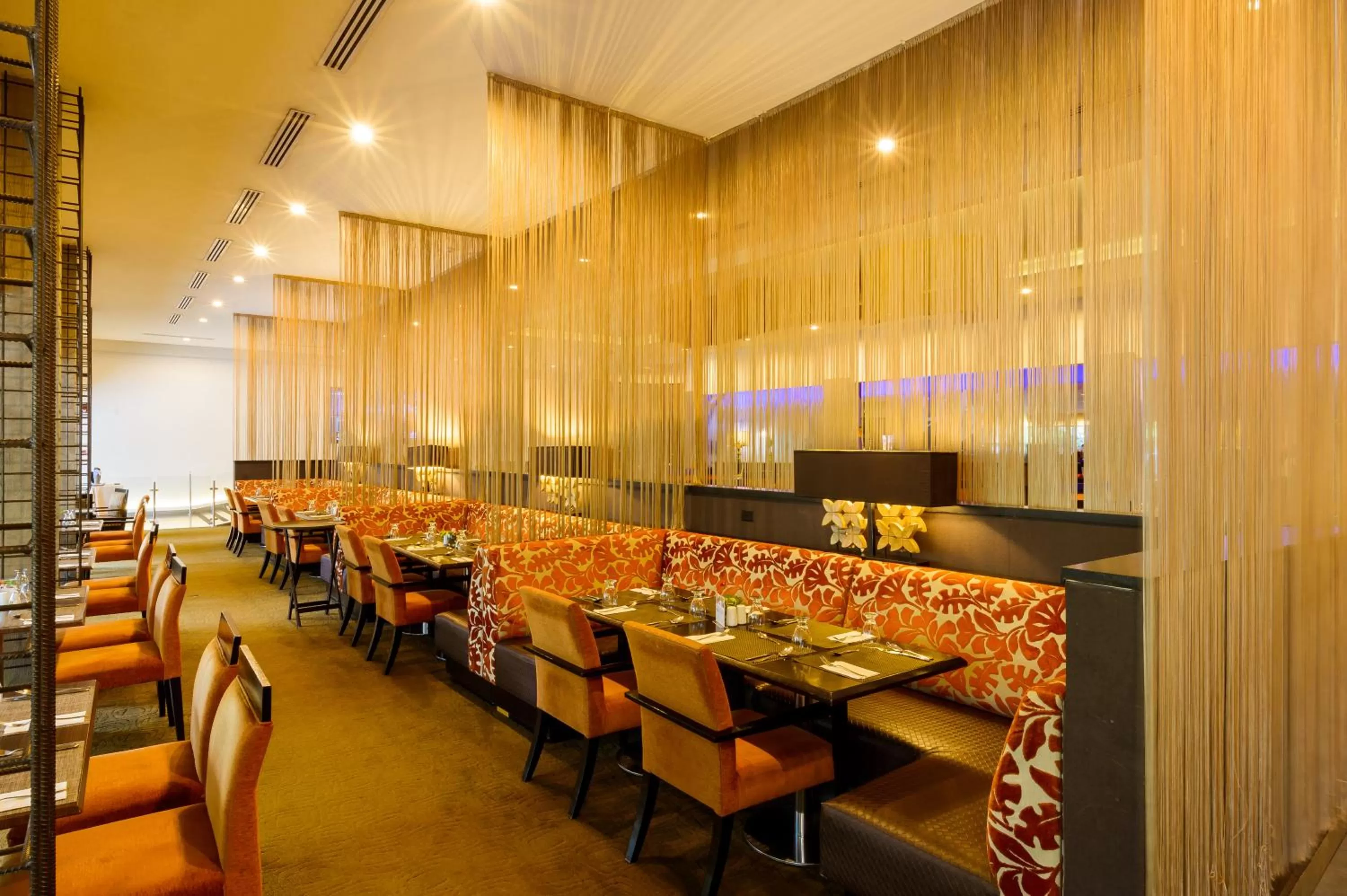 Restaurant/places to eat in Riande Aeropuerto Hotel Casino