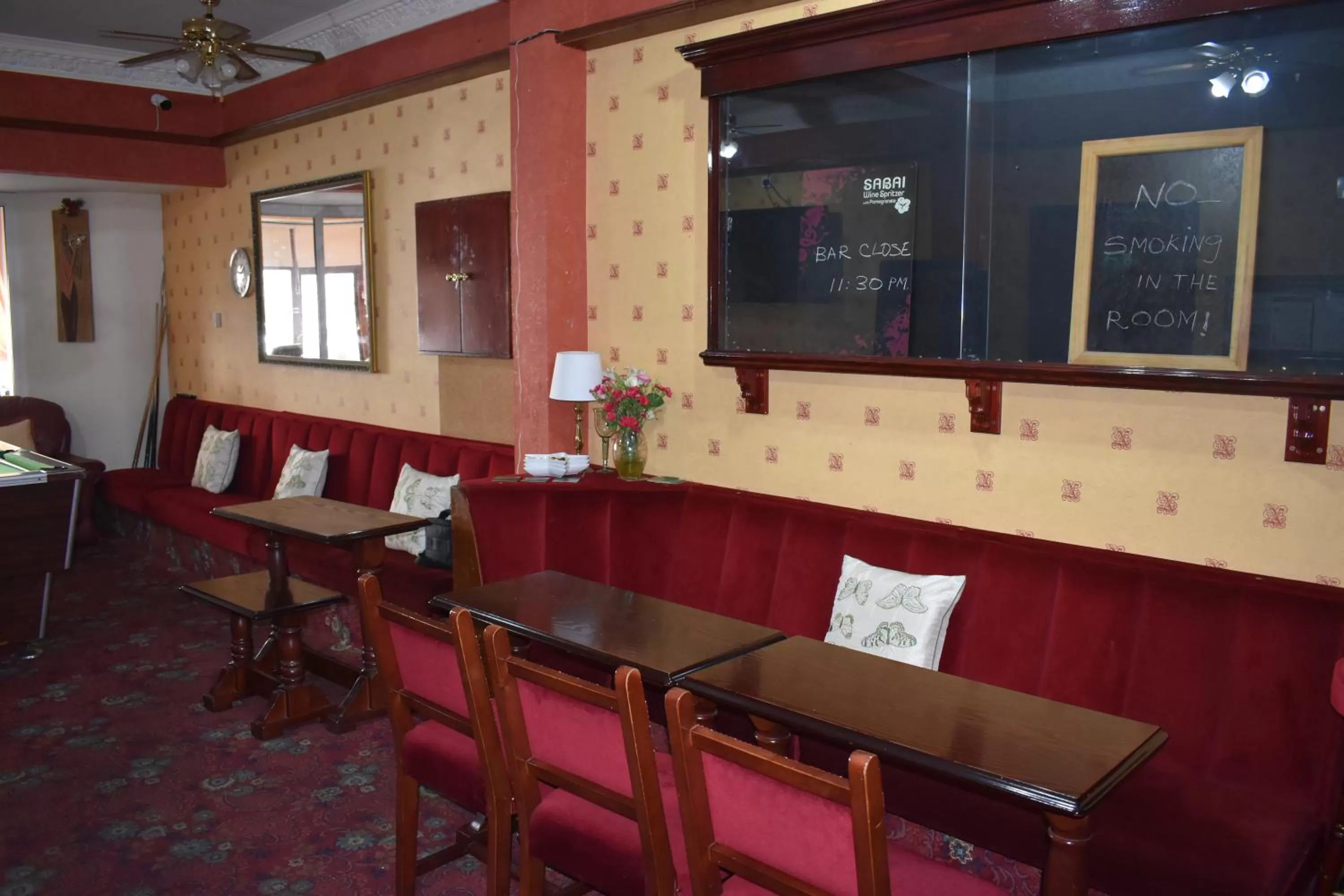 Lounge or bar in Lyndhurst Hotel