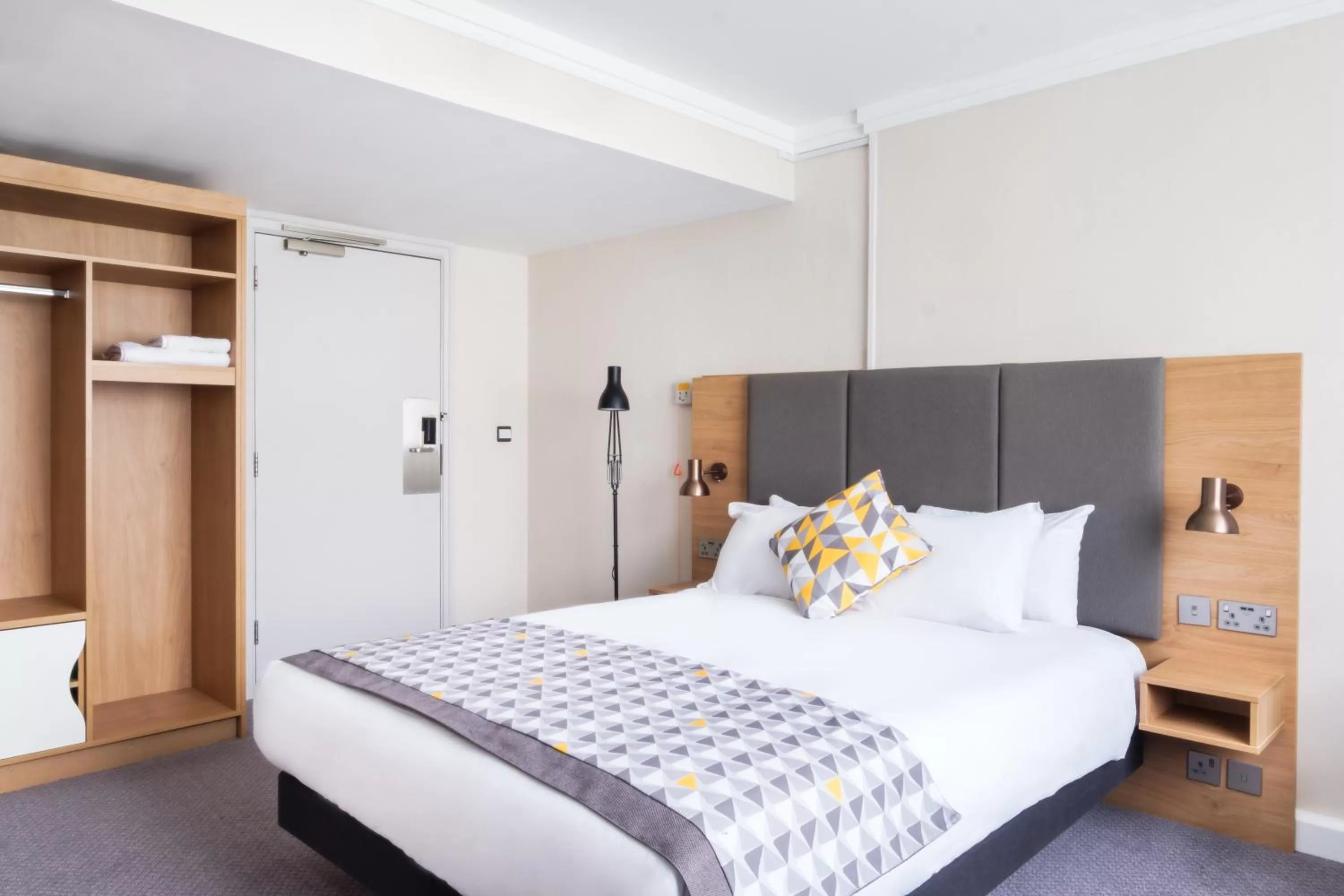 Bedroom, Bed in Holiday Inn Reading South M4 Jct 11 by IHG