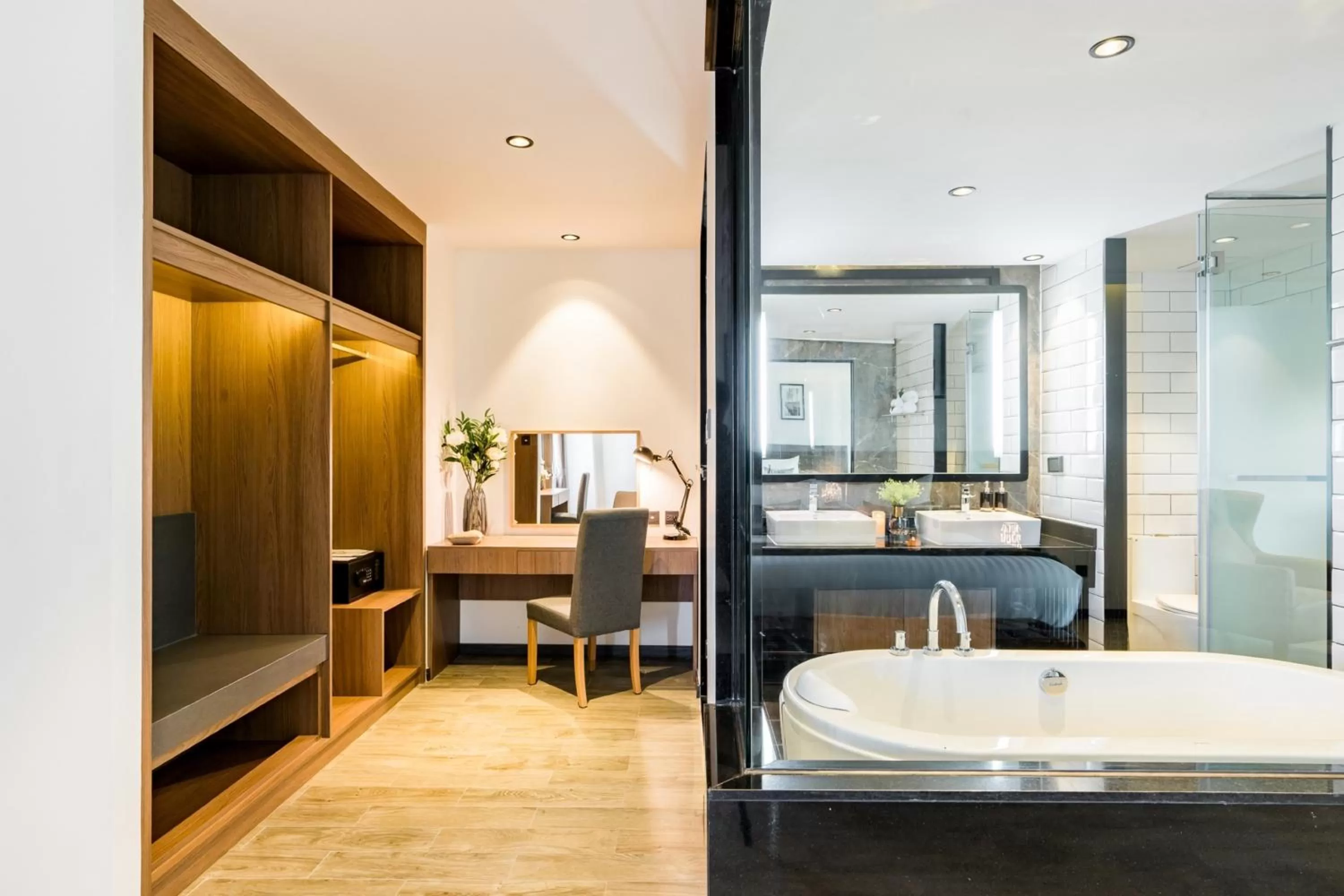 Bathroom, Bed in SureStay Plus by Best Western T Pattaya