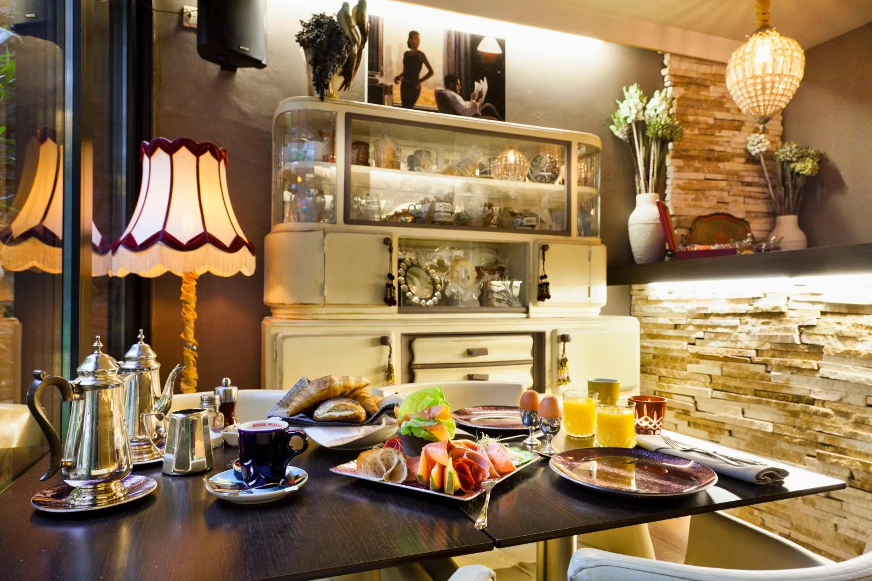 Food in Hotel Diamonds and Pearls