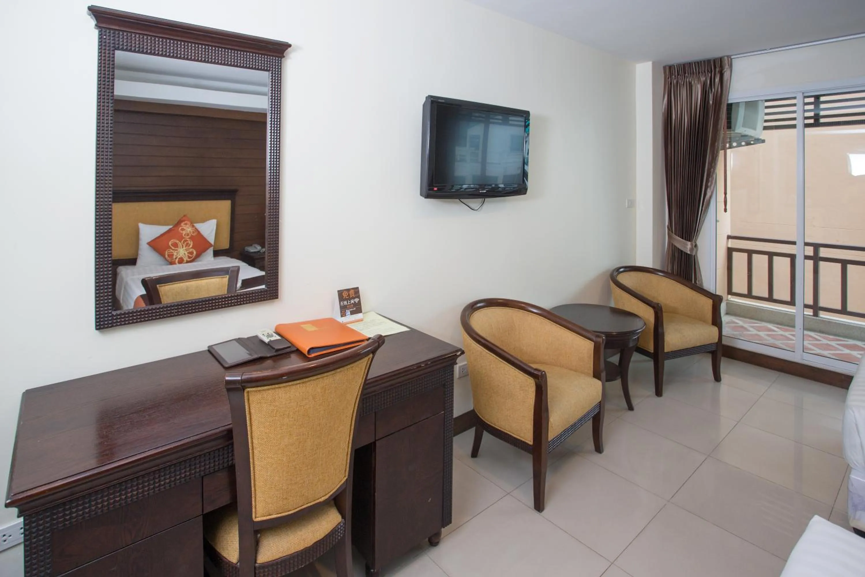 Seating area, Bed in Seaside Jomtien Beach Pattaya