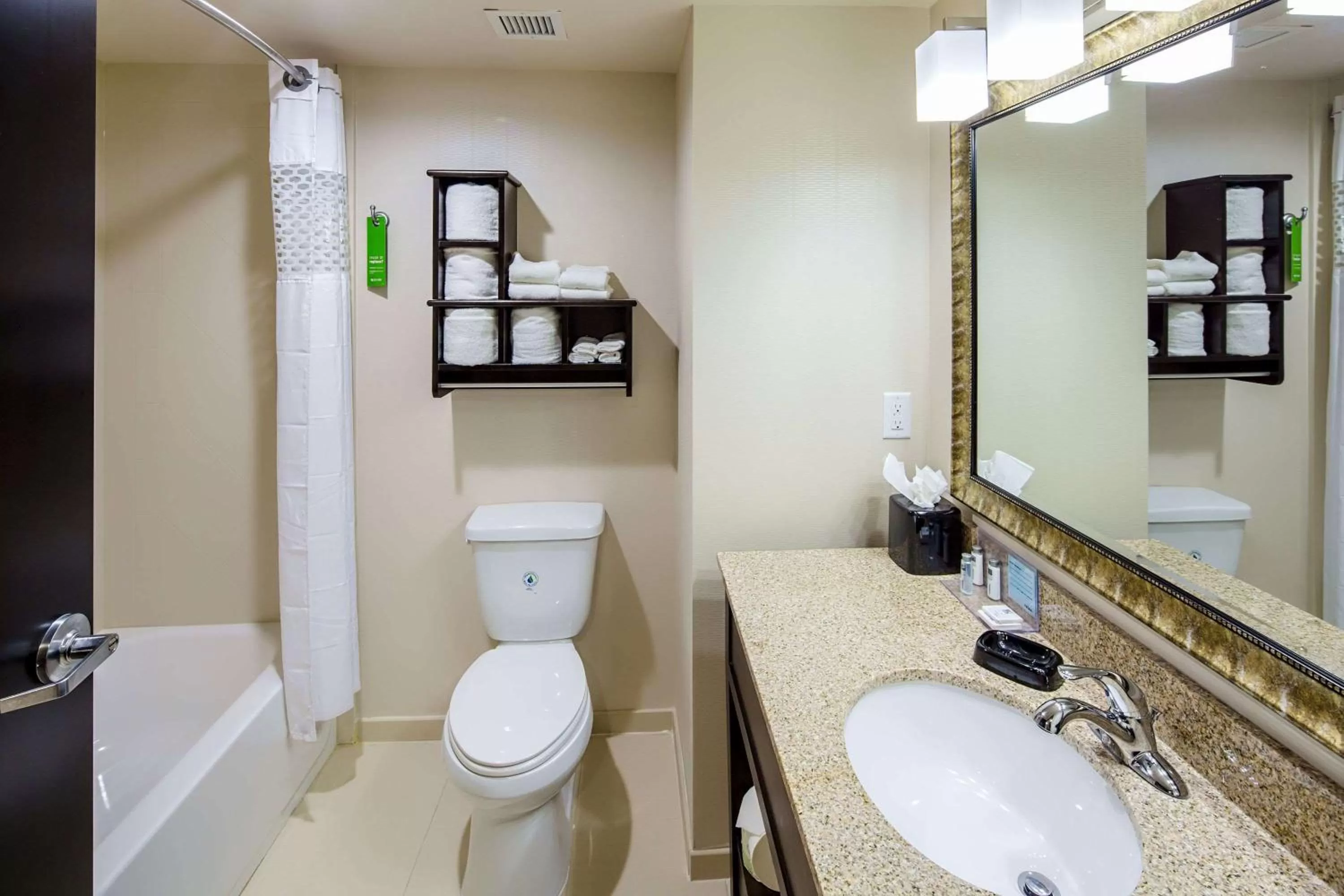 Bed in Hampton Inn Augusta Fort Eisenhower