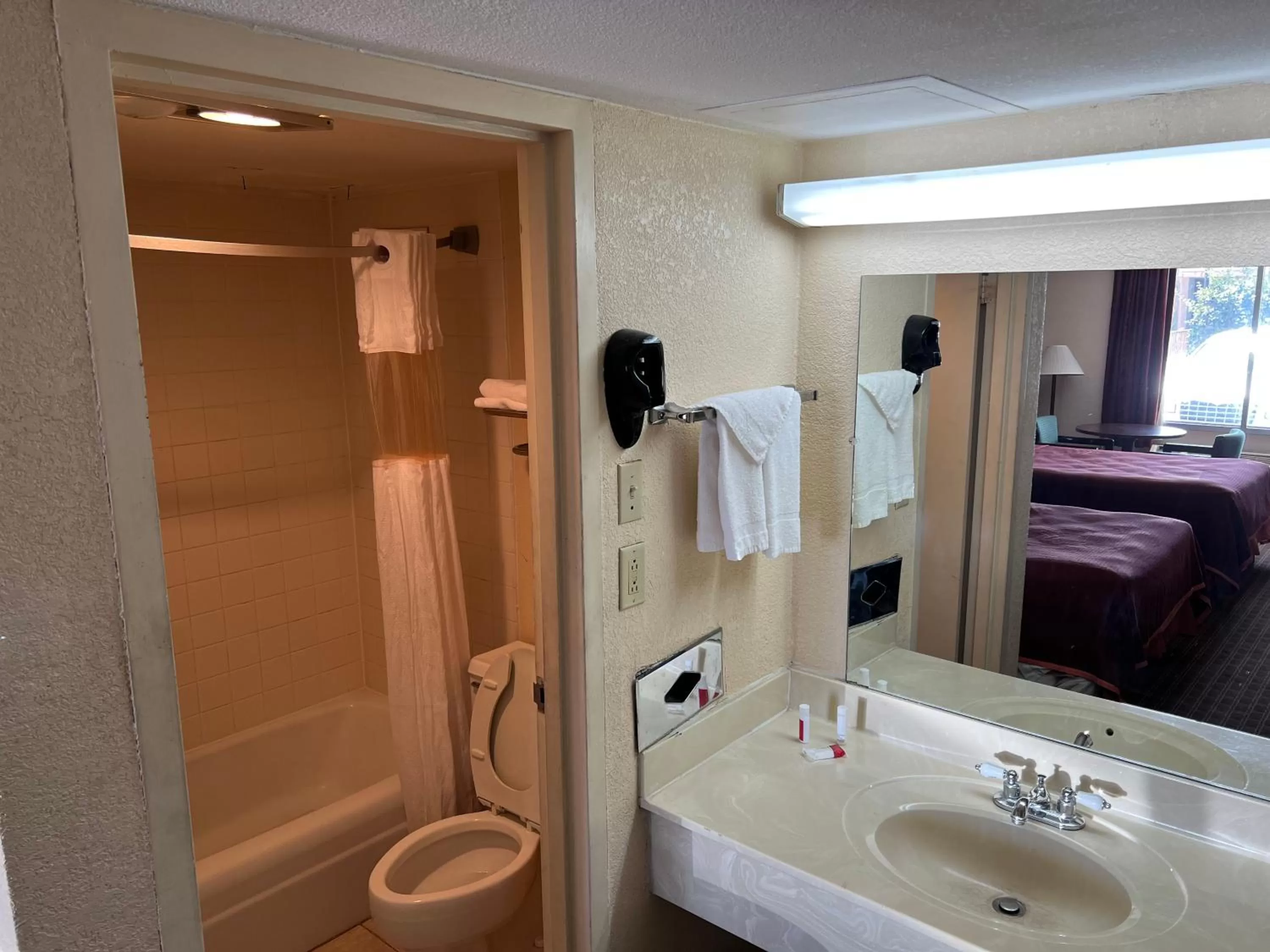 Bathroom in Rodeway Inn Cleveland TN I-75