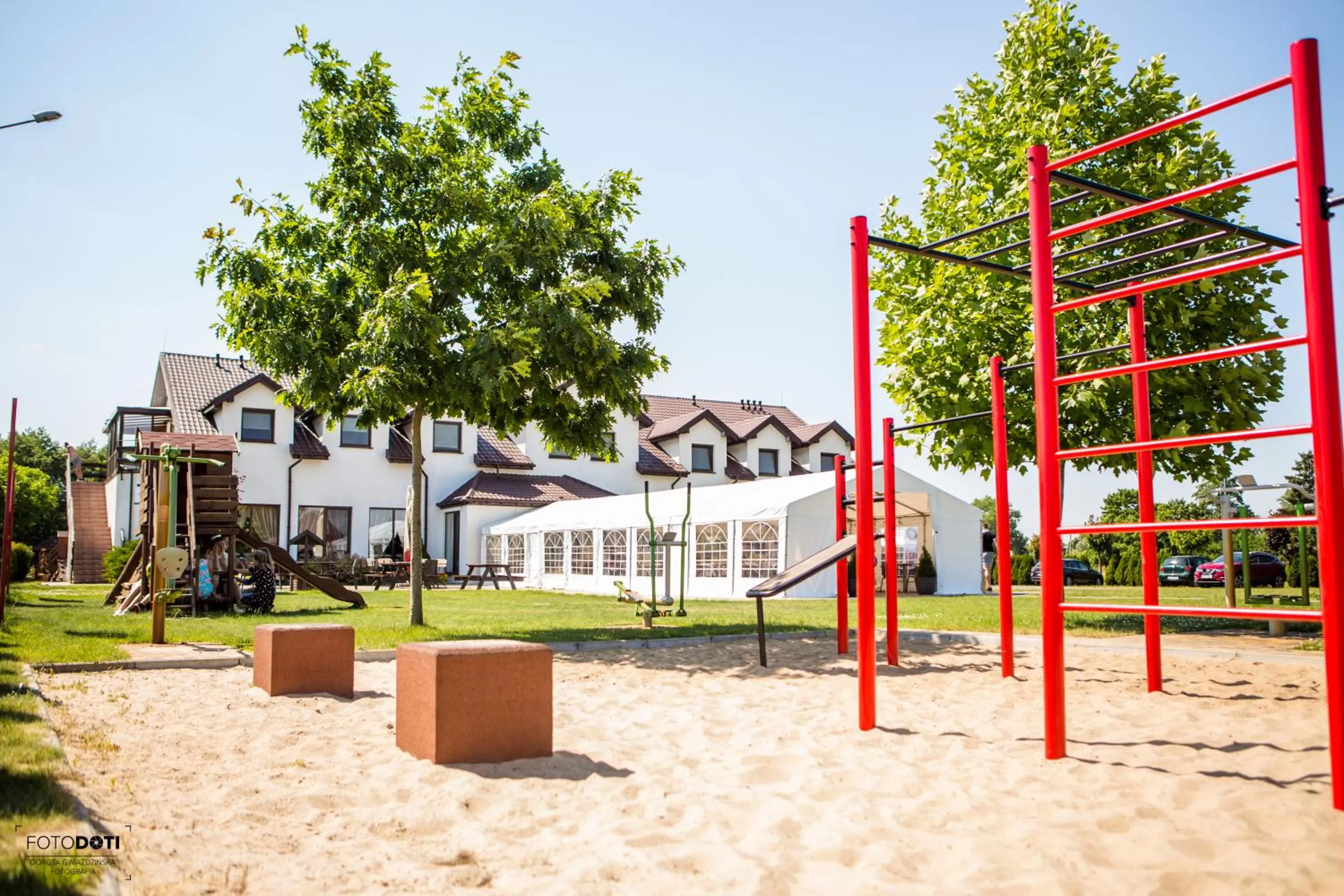 GOŚCINIEC ZACISZE - pokoje & restauracja blisko A2 Dąbie - Uniejów