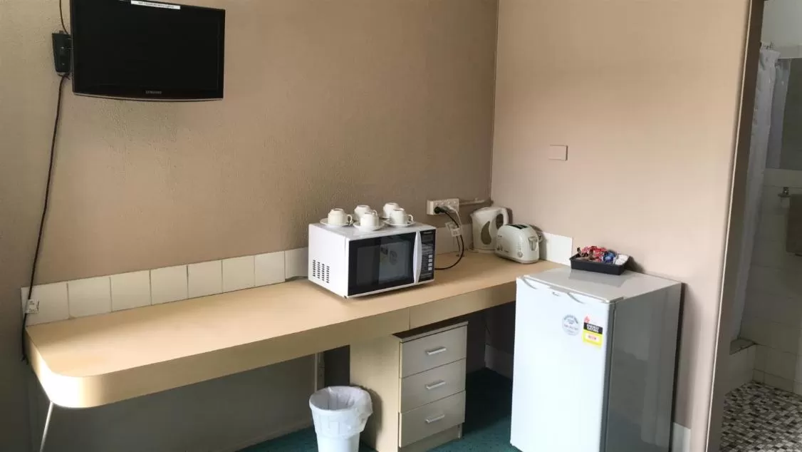 TV/Entertainment Center in Aquatic Motor Inn