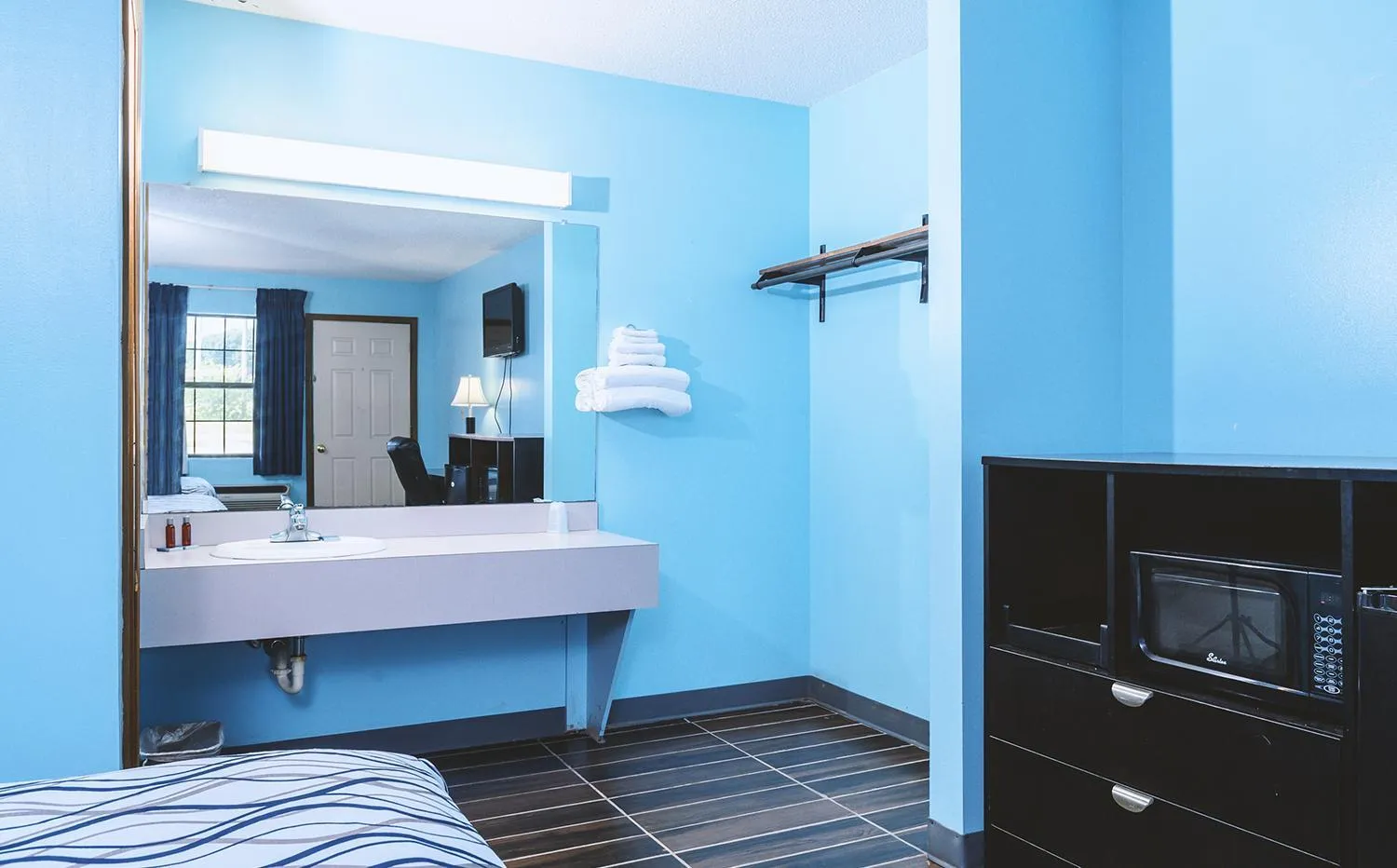 View (from property/room), Bed in Blue Way Inn & Suites Wellington