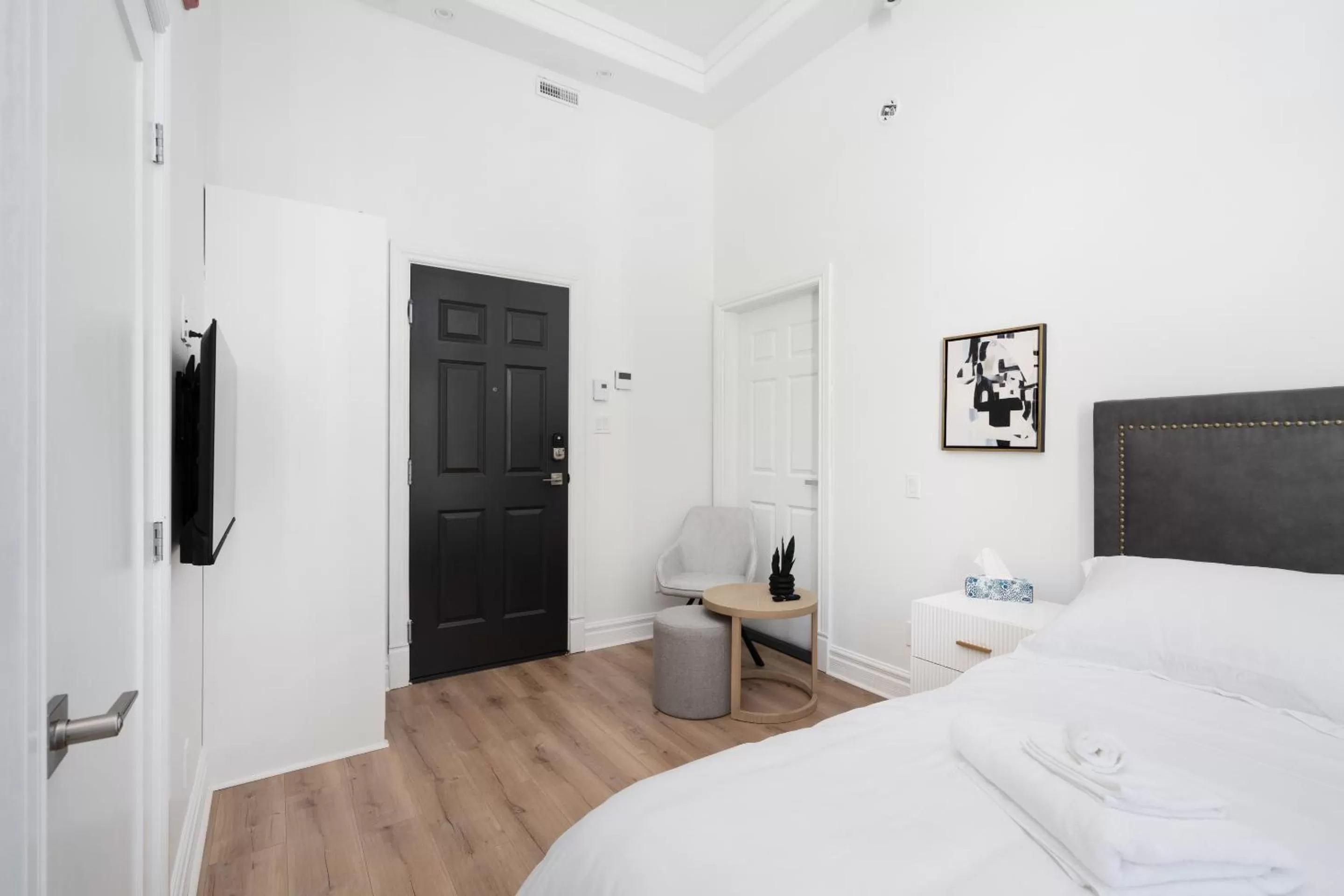 Bed in Le Penfield Par Nomade MTL