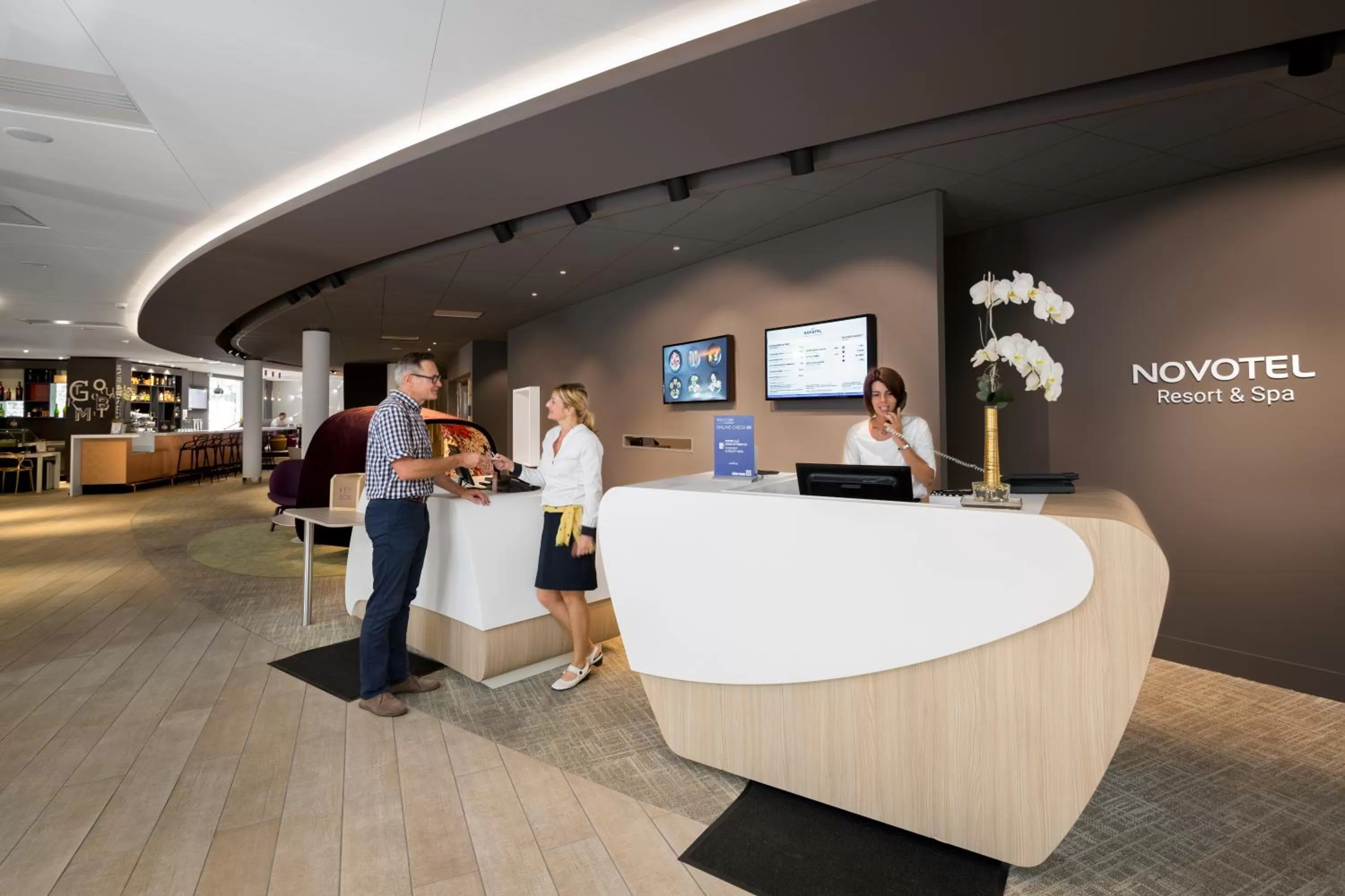Lobby or reception in Novotel Resort & Spa Biarritz Anglet