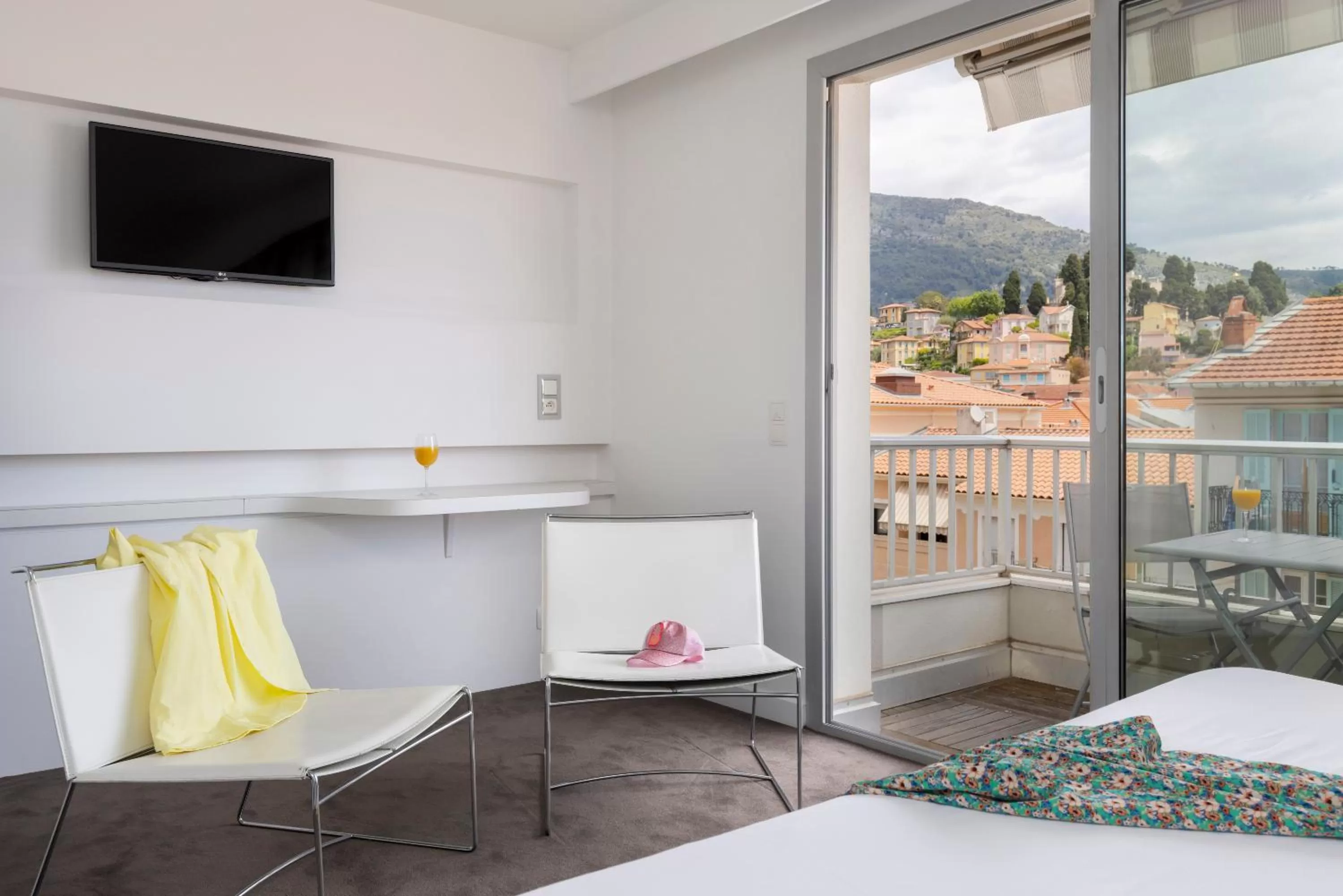 Balcony/Terrace, Bed in Ibis Styles Menton Centre