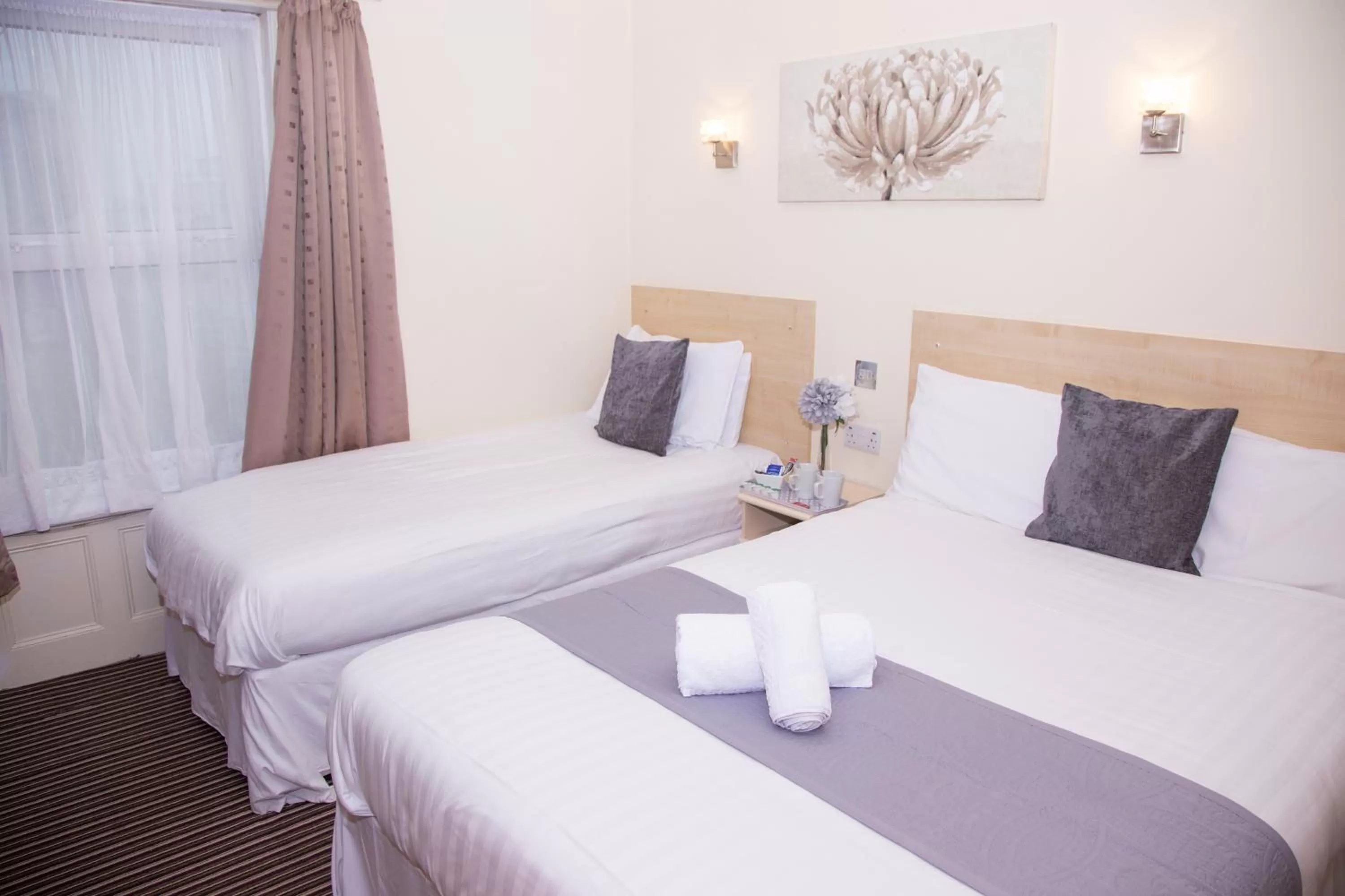 Bed in The Kynance House on Plymouth Hoe ,26 Ensuite Rooms