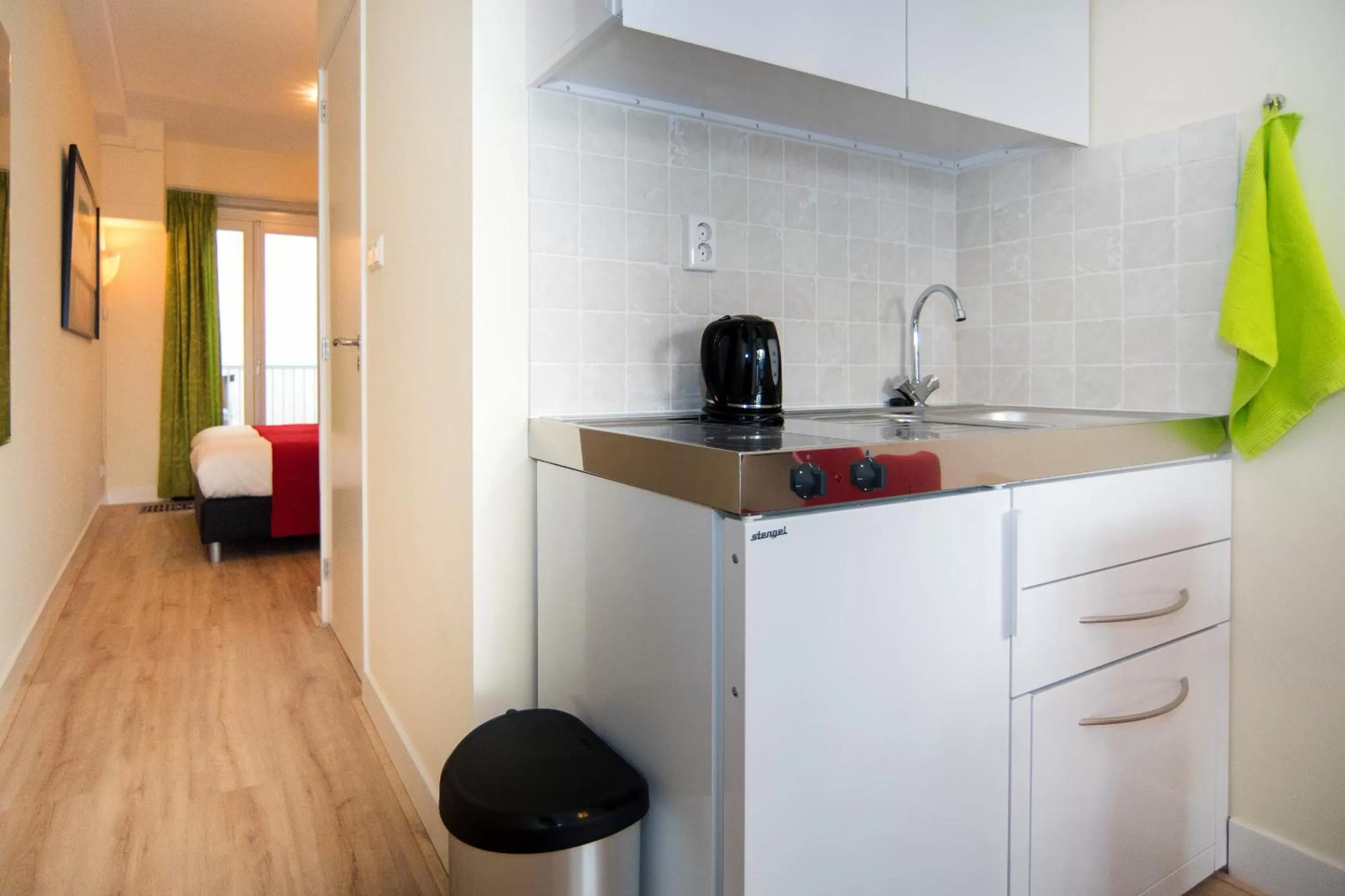 Kitchen/Kitchenette in Midtown Hotel Twin Studio