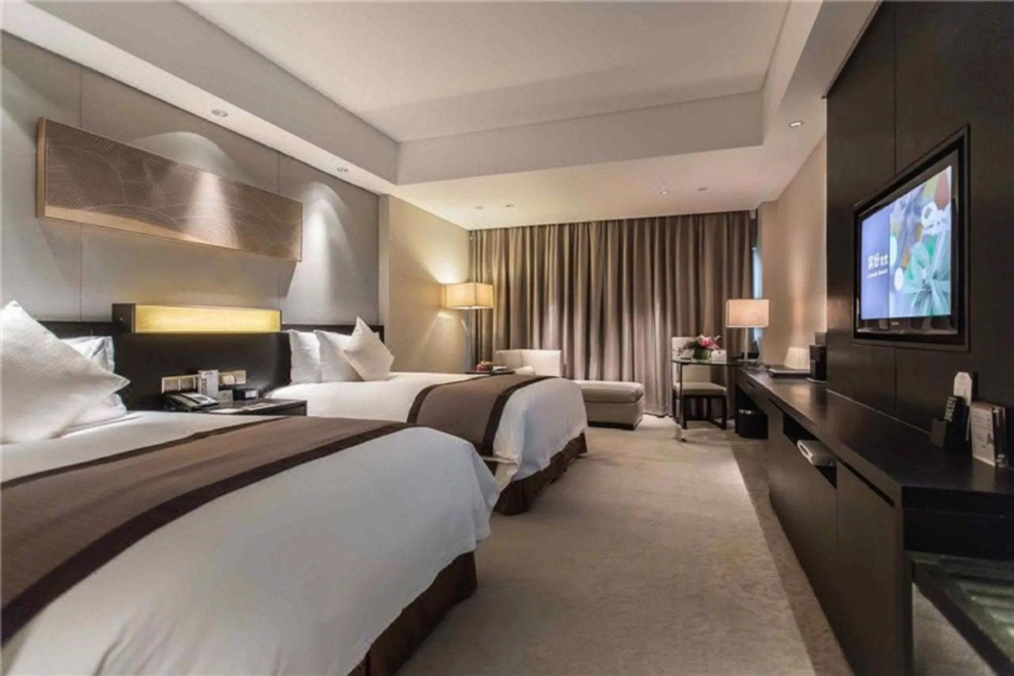 Bed in Howard Johnson IFC Plaza Ningbo