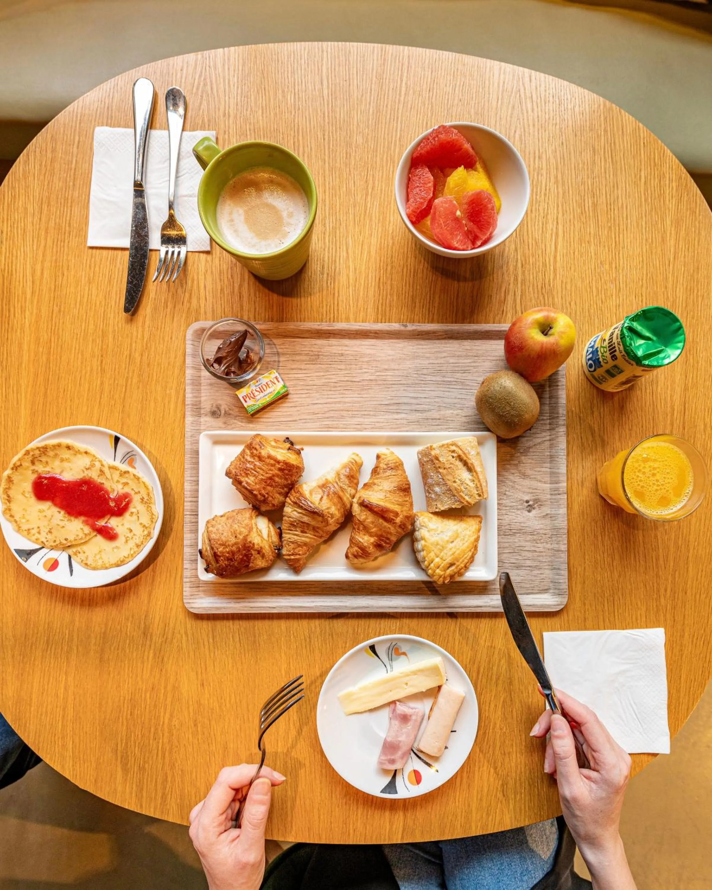 Food and drinks in ibis Styles Paris 16 Boulogne