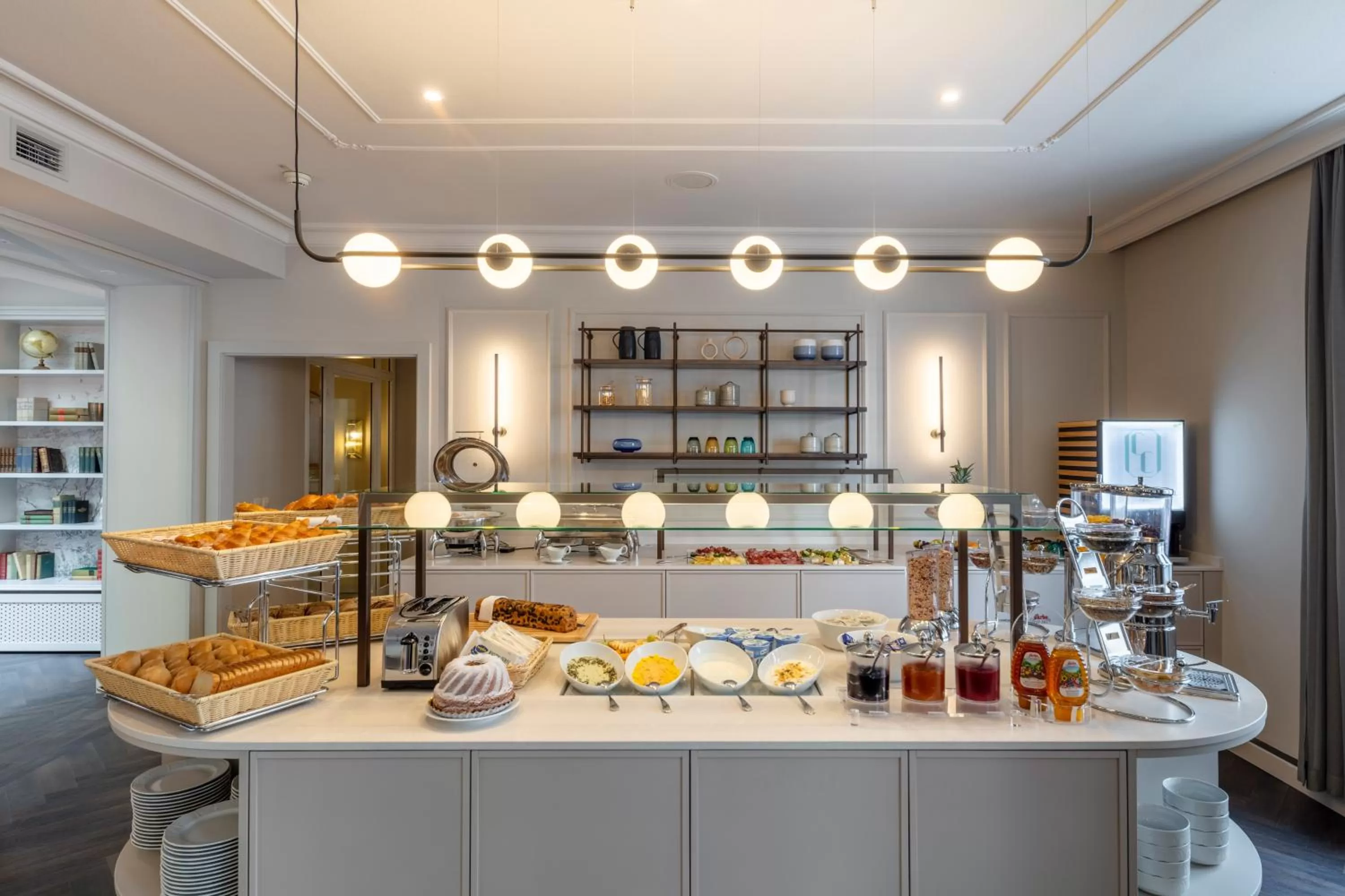 Buffet breakfast in Hotel City Central