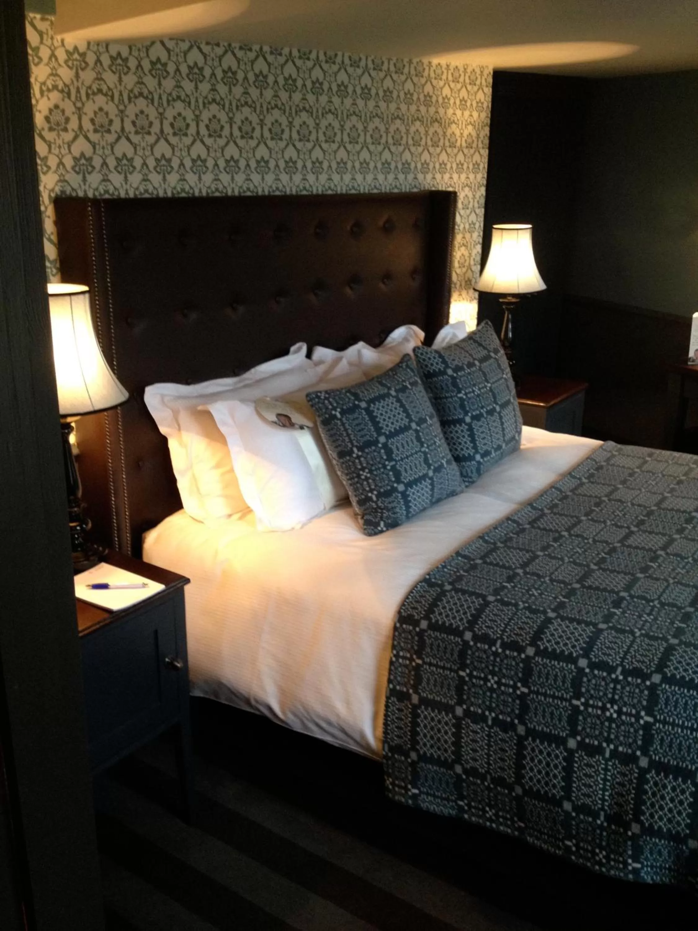 Bed in The Crown And Thistle, Abingdon