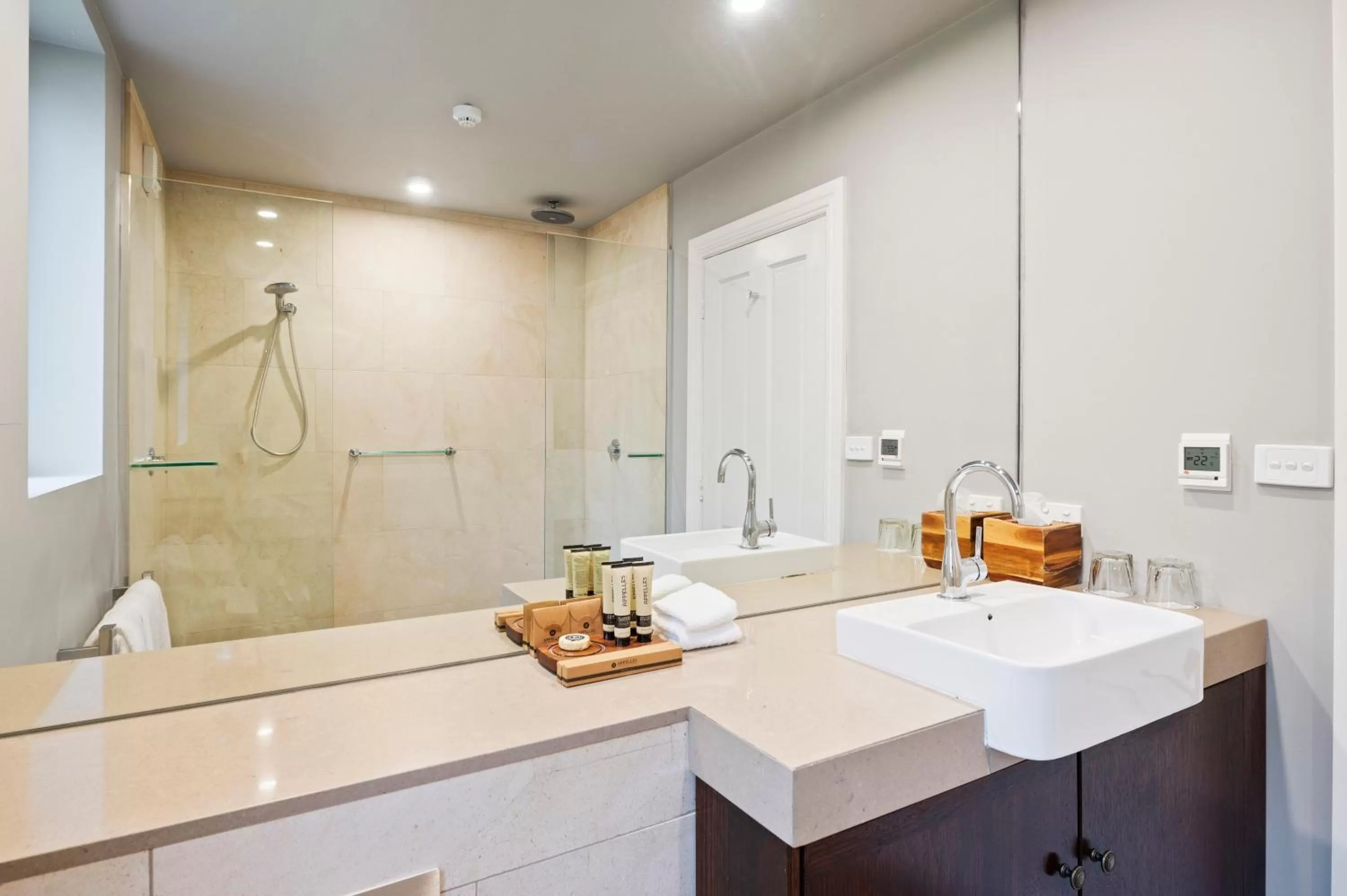 Bathroom in Parklands Country Gardens & Lodges Blue Mountains