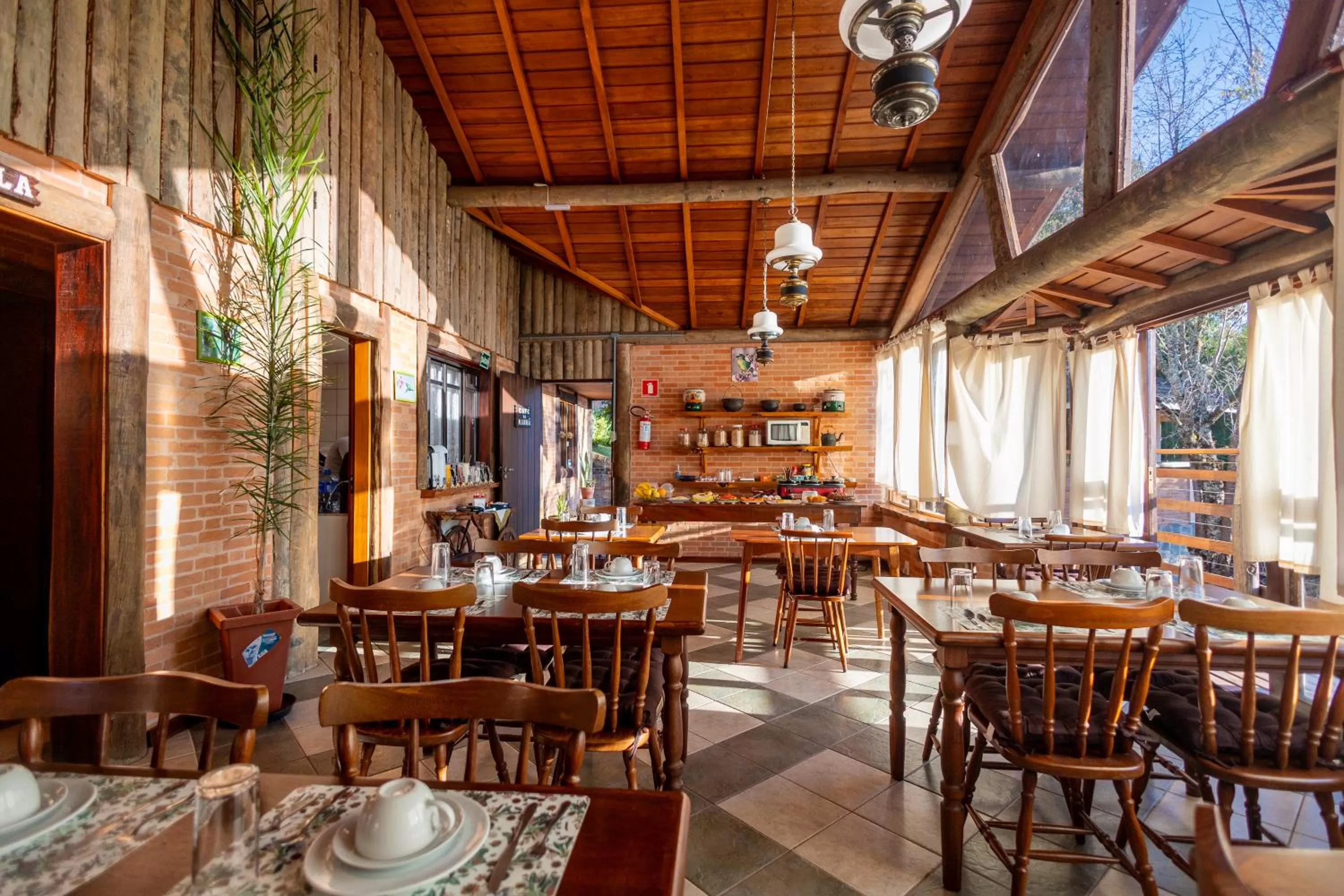 Restaurant/Places to Eat in Chalés 3 Pinheiros