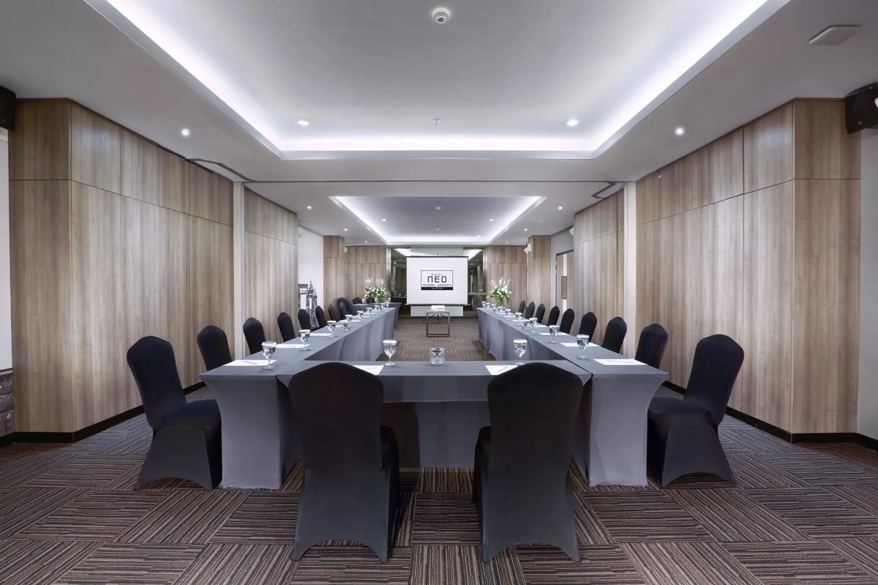 Meeting/conference room in Hotel Neo Malioboro by ASTON