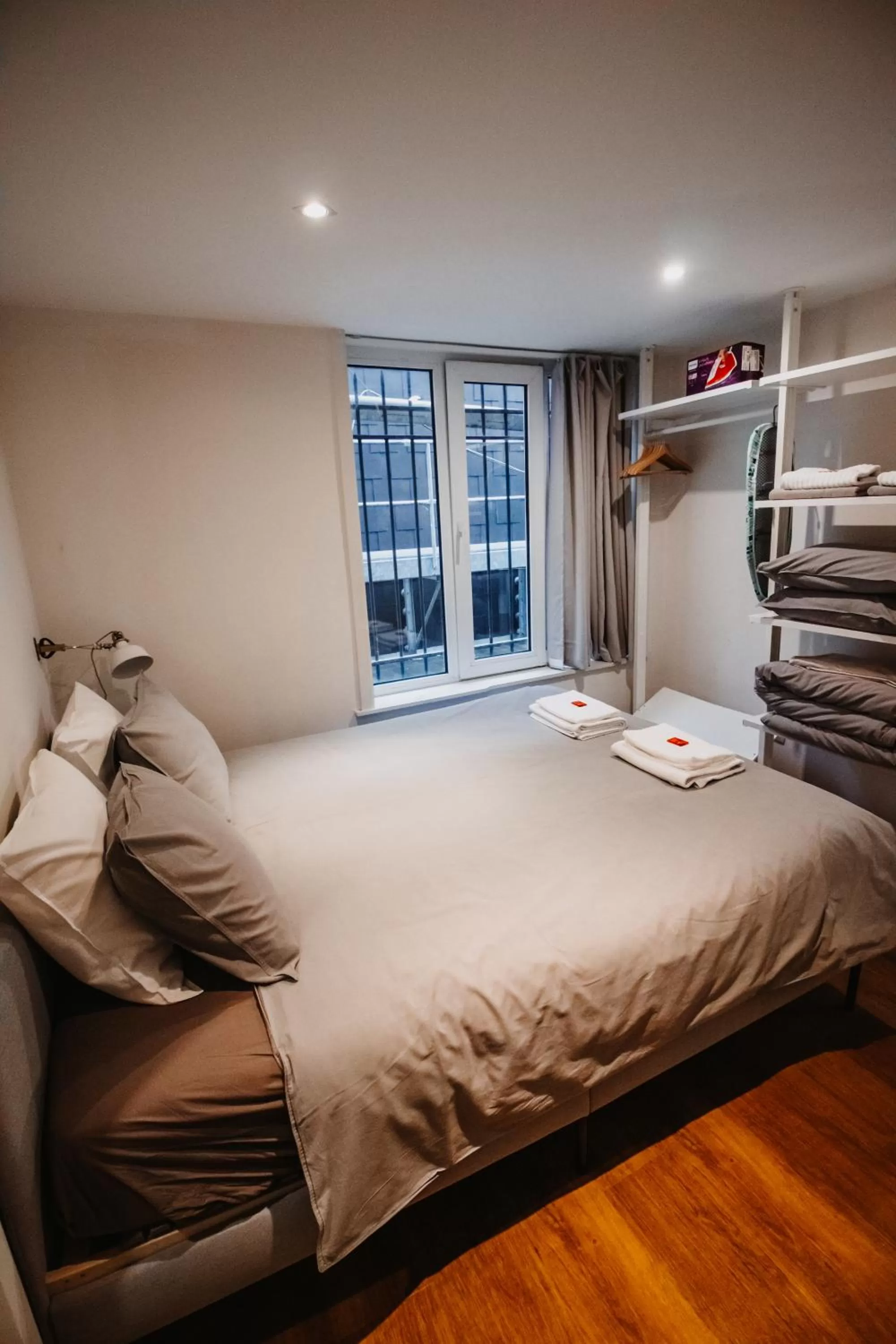 Bedroom, Bed in Super central in Brussels