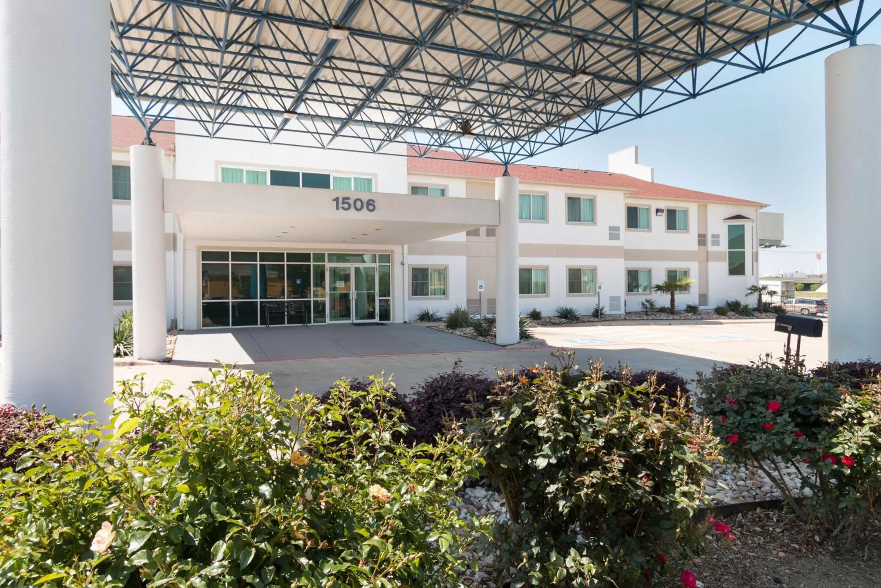 Property building in Motel 6-Hillsboro, TX