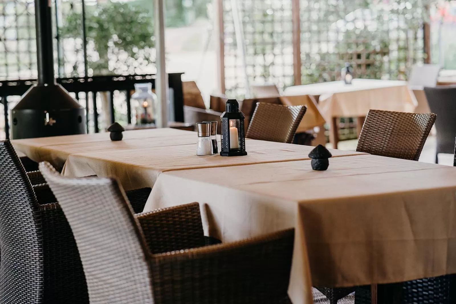 Restaurant/places to eat in Verzon House