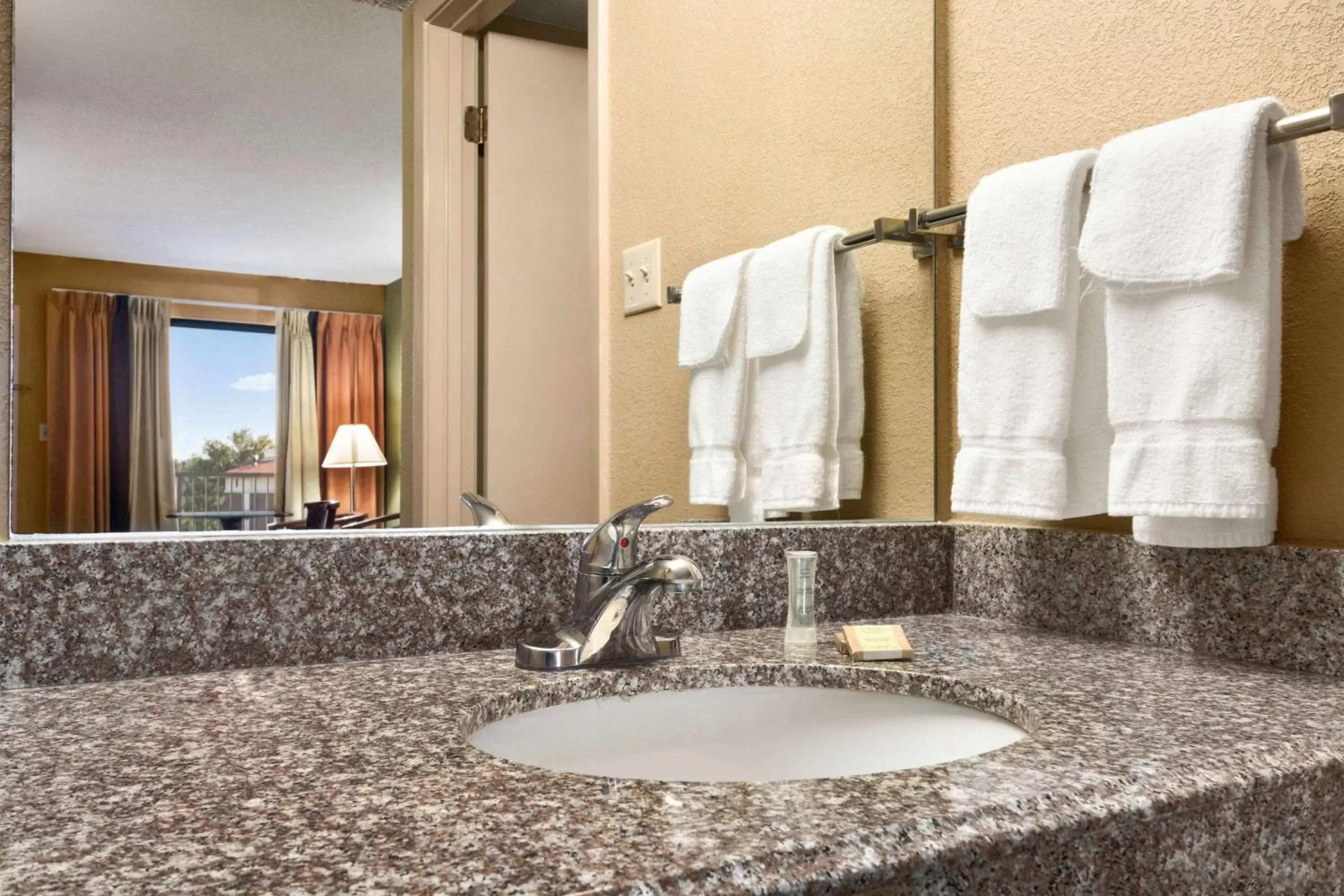 King Room - Disability Access - Non-Smoking in Super 8 by Wyndham Hattiesburg North - University Area King Room - Disability Access - Non-Smoking in Super 8 by Wyndham Hattiesburg North - University Area