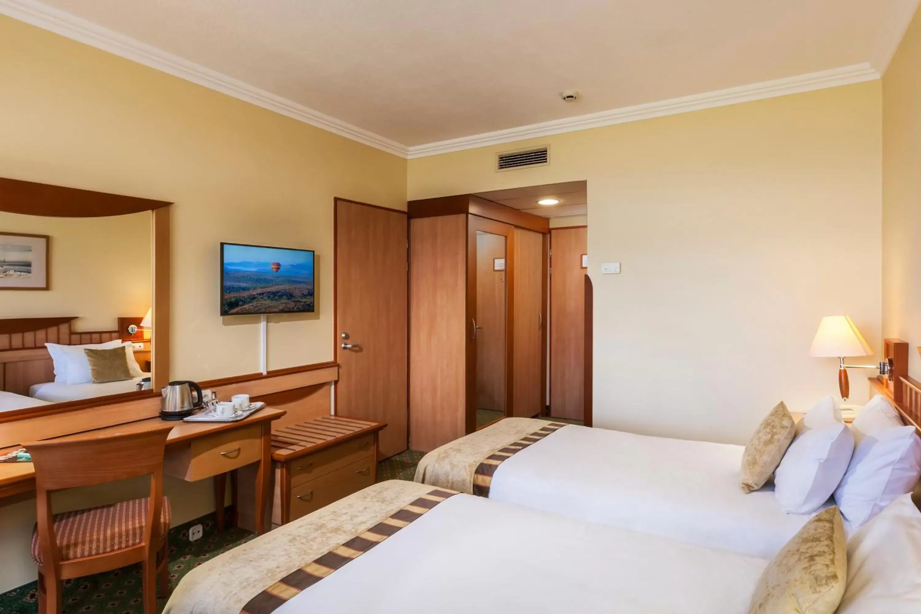 Superior Twin Room with Danube View (pet-friendly) in Danubius Hotel Helia Superior Twin Room with Danube View (pet-friendly) in Danubius Hotel Helia