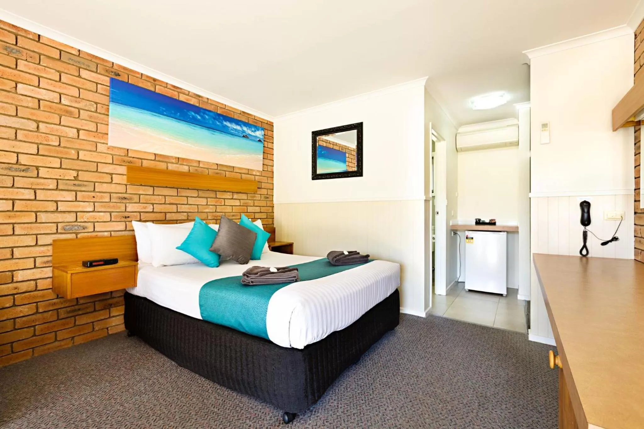 Bedroom, Bed in Statesman Motor Inn