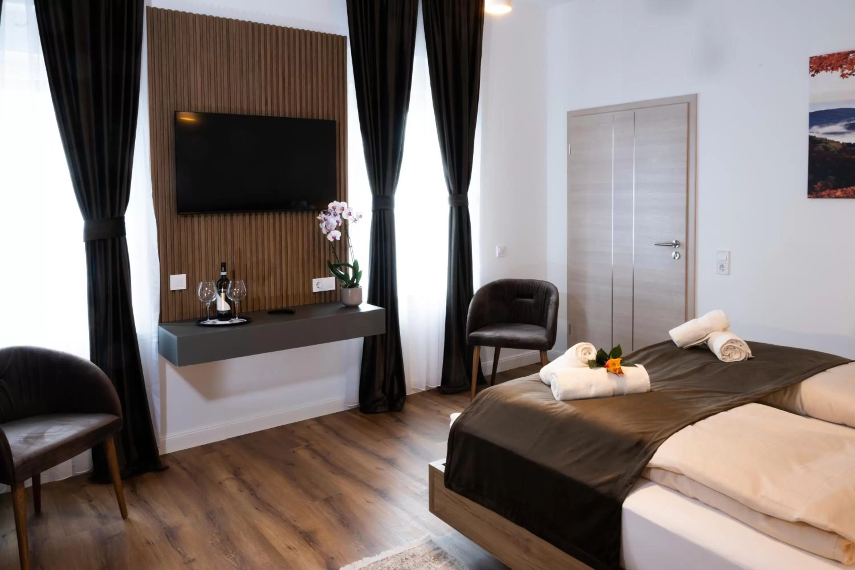 TV/Entertainment Center in Grand Hotel