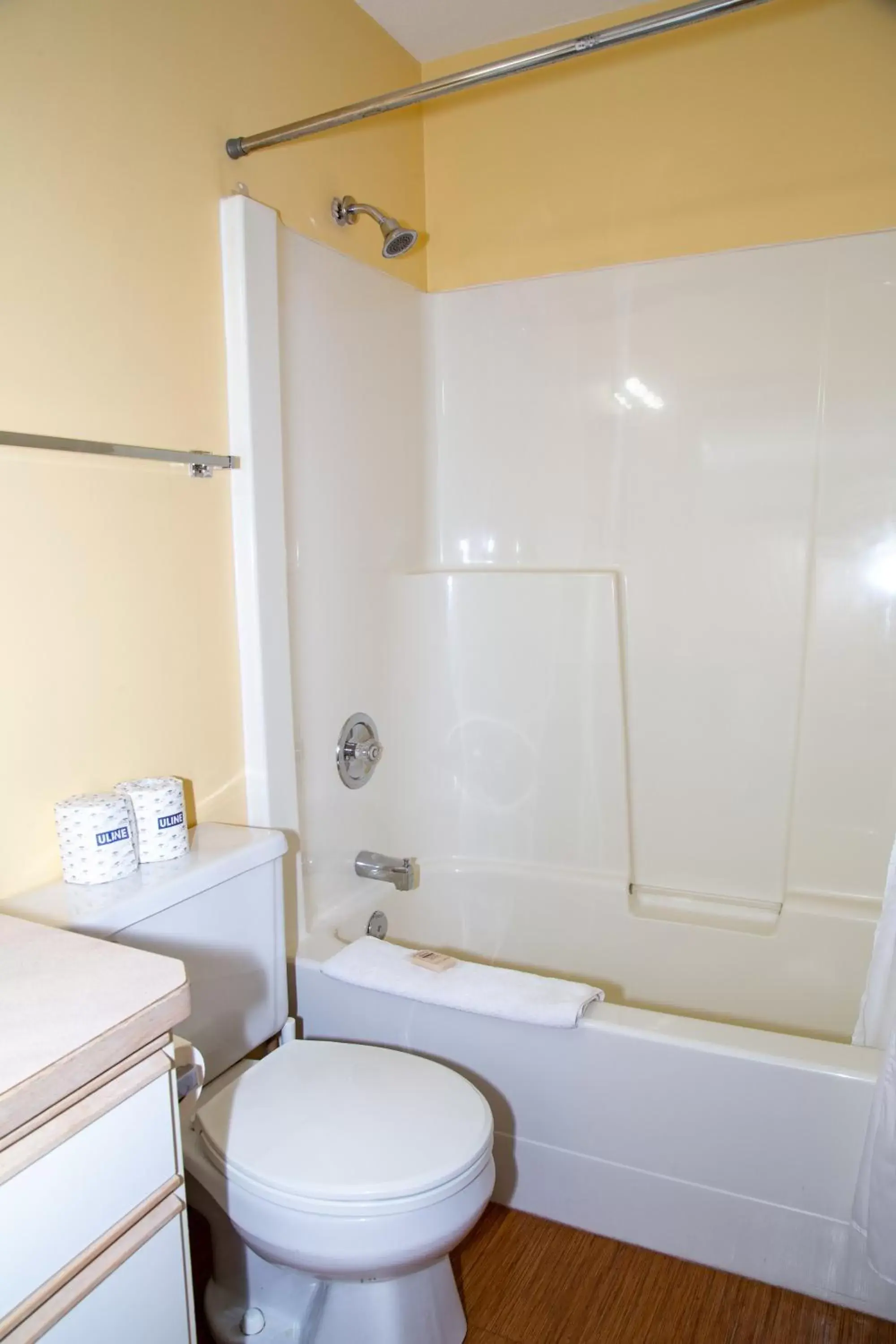 Premium Standard Queen Room in Bowmont Motel Premium Standard Queen Room in Bowmont Motel