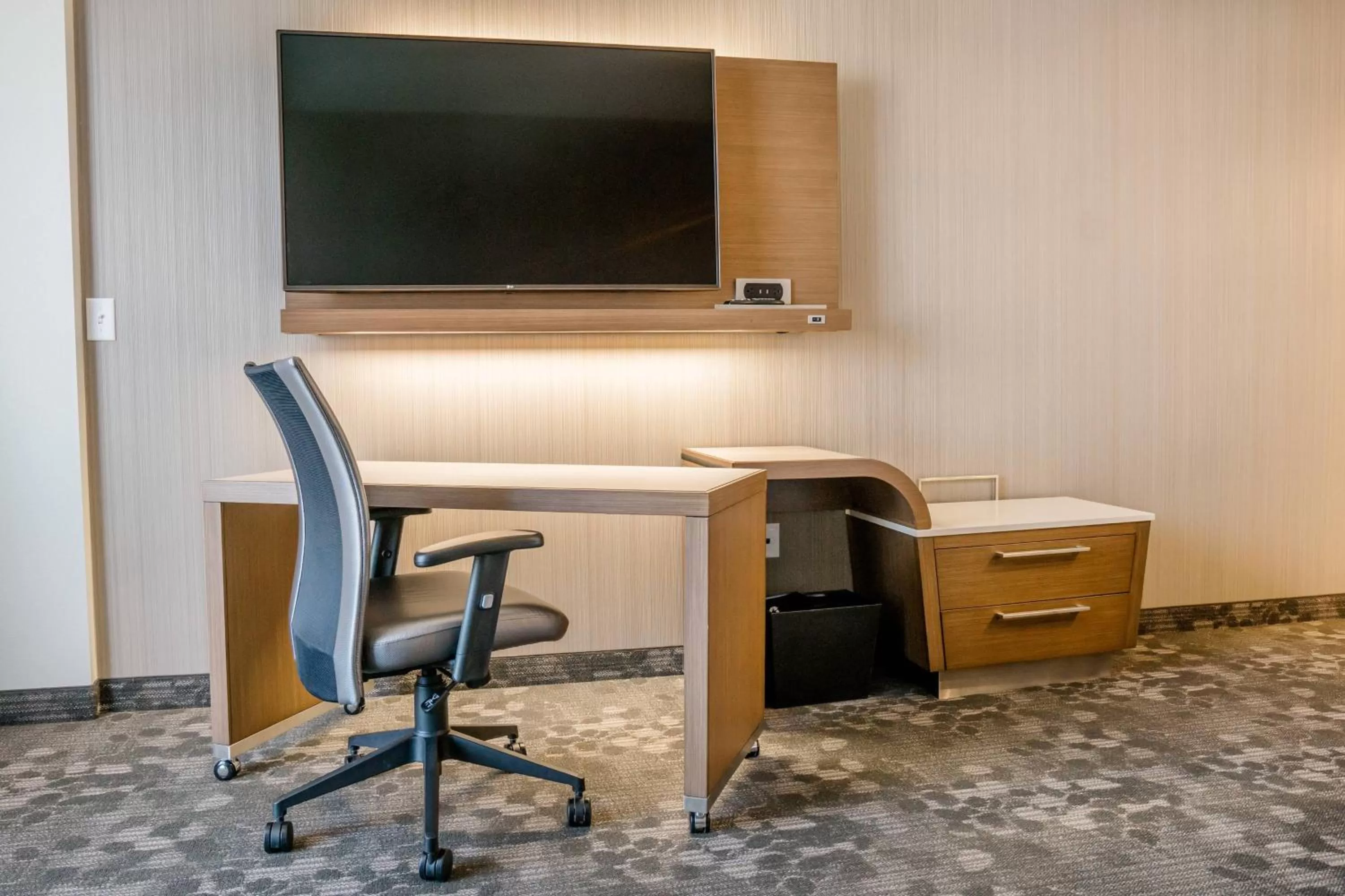 Photo of the whole room in Courtyard by Marriott Fargo