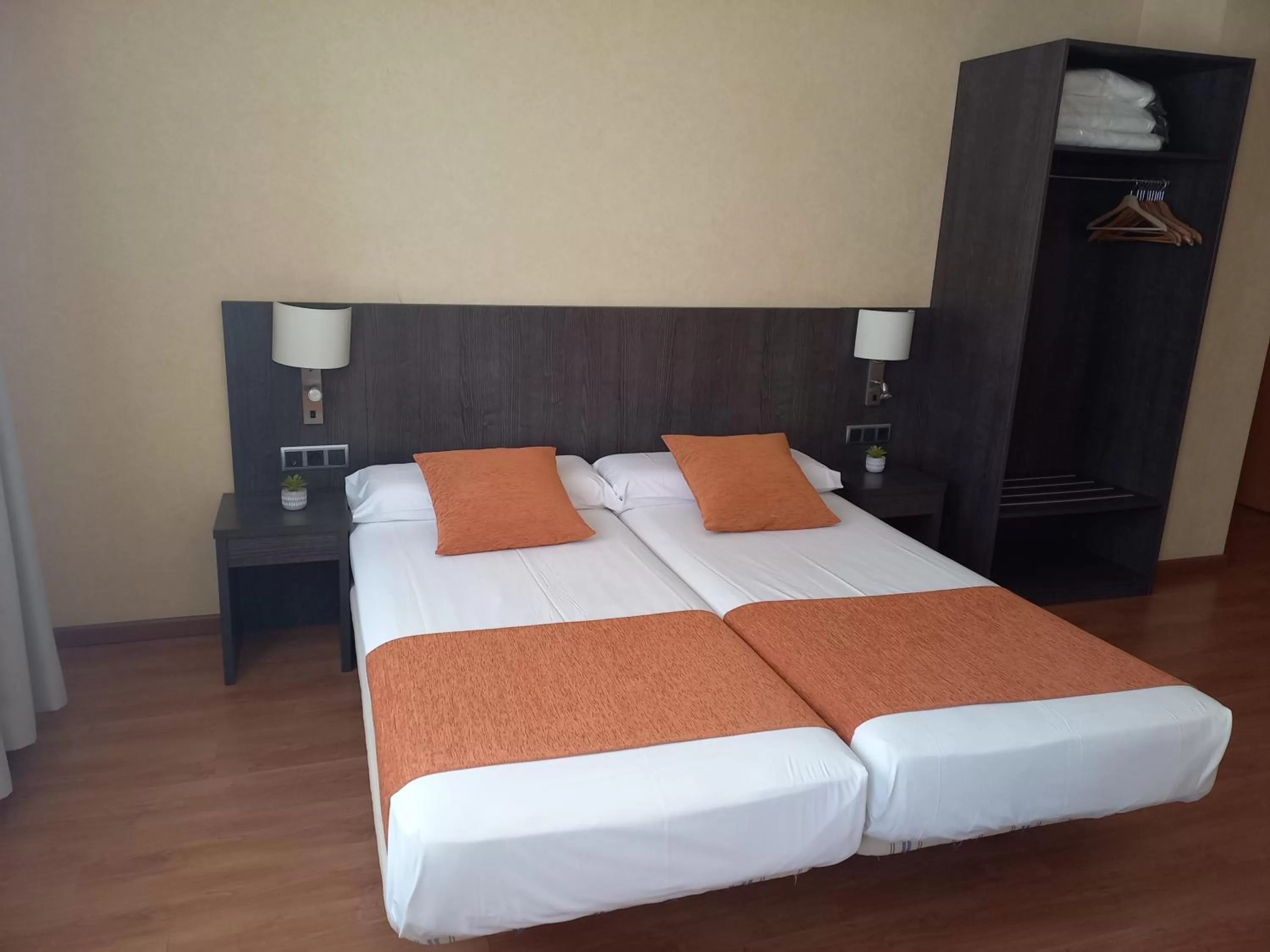 Bedroom, Bed in Hotel 1948 Manresa