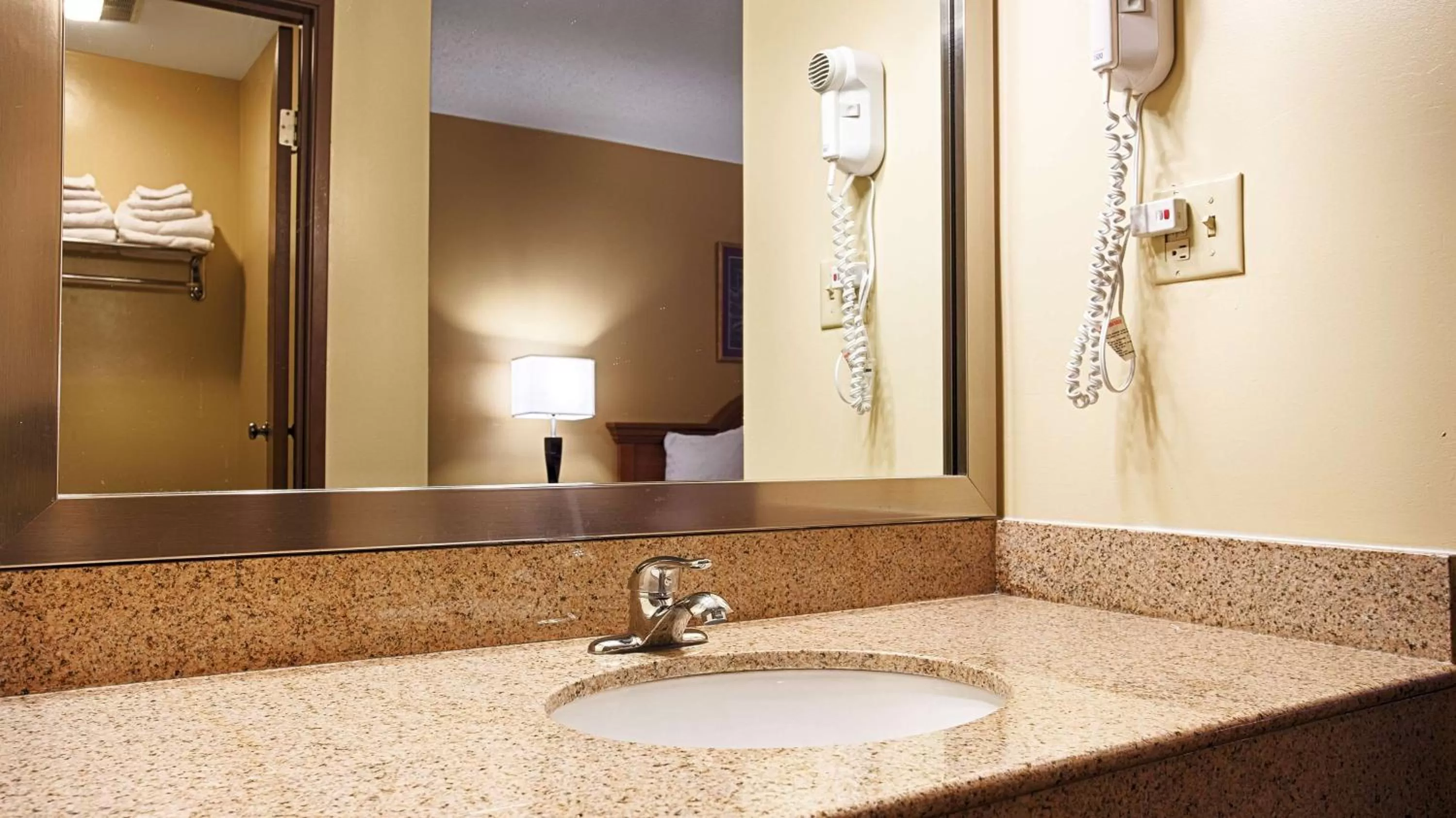 King Room with Bath Tub - Disability Access/Non-Smoking  in Best Western Monticello