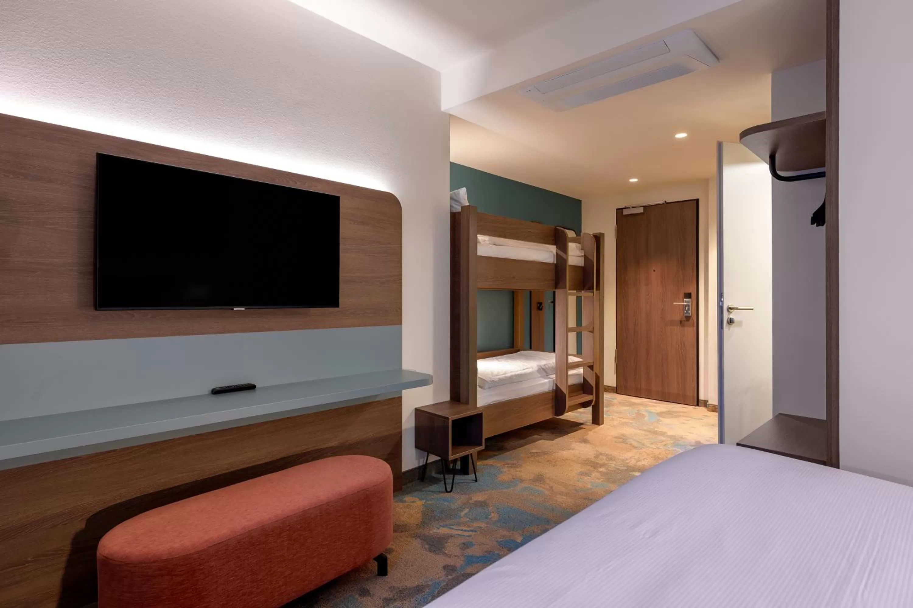 Photo of the whole room, Bed in ibis Styles Kiel City