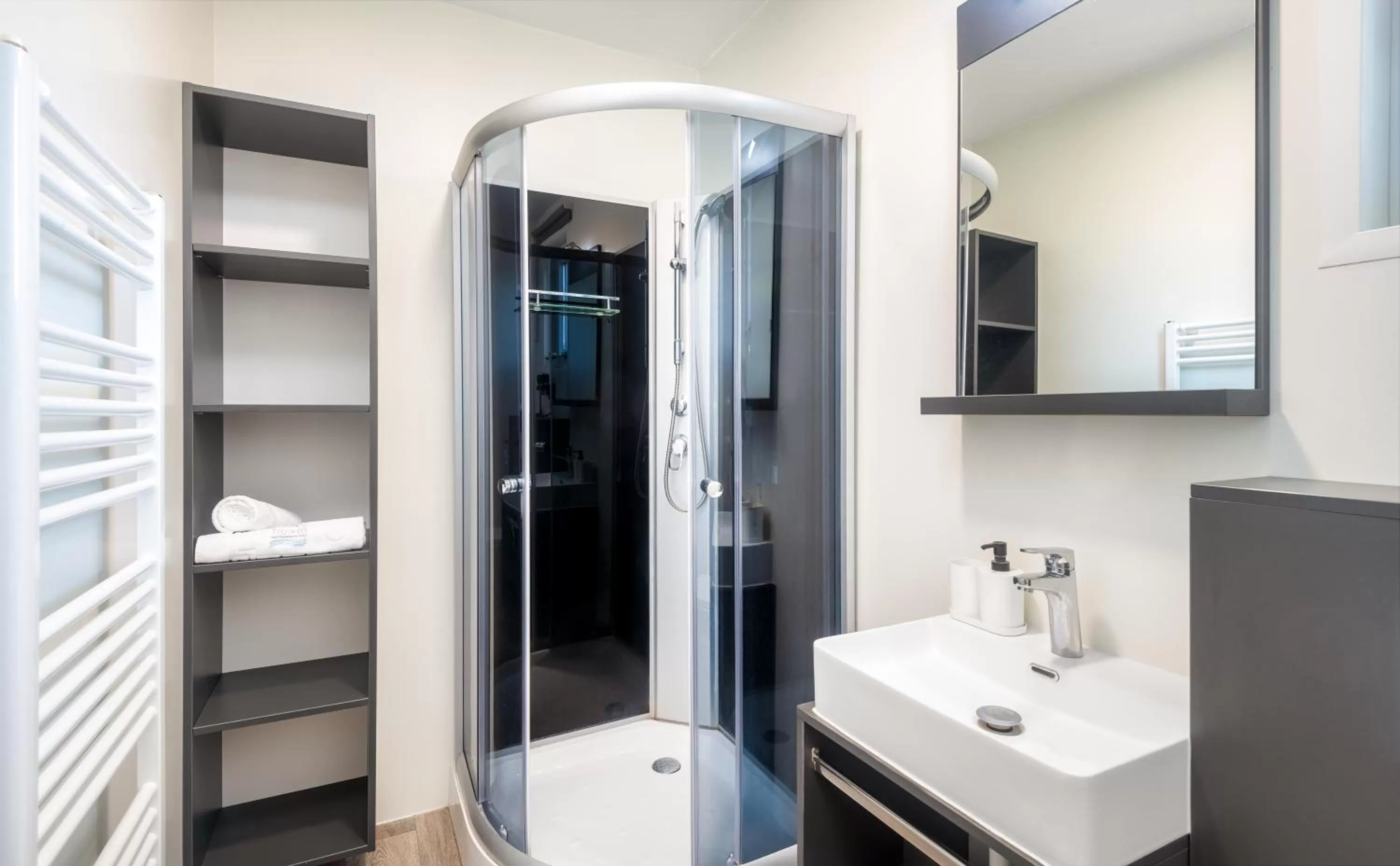 Shower in Tisza-tó Apartmanpark