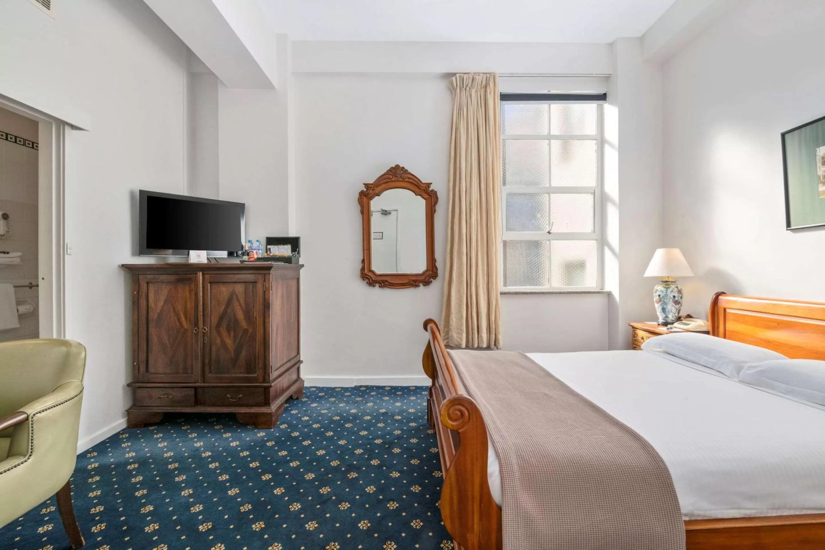 Bed in Castlereagh Boutique Hotel, an Ascend Collection Hotel