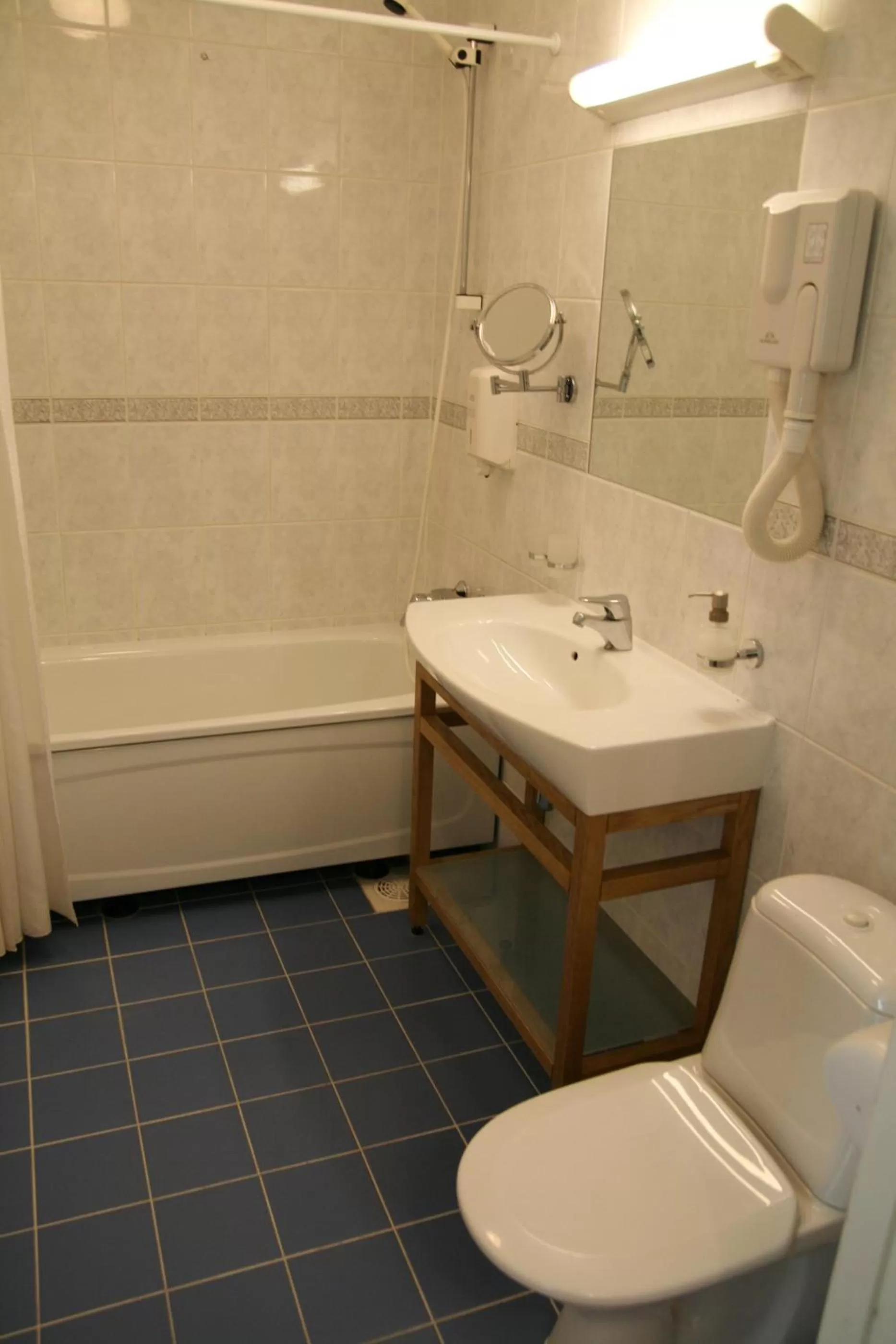 Bathroom in Barclay Hotel