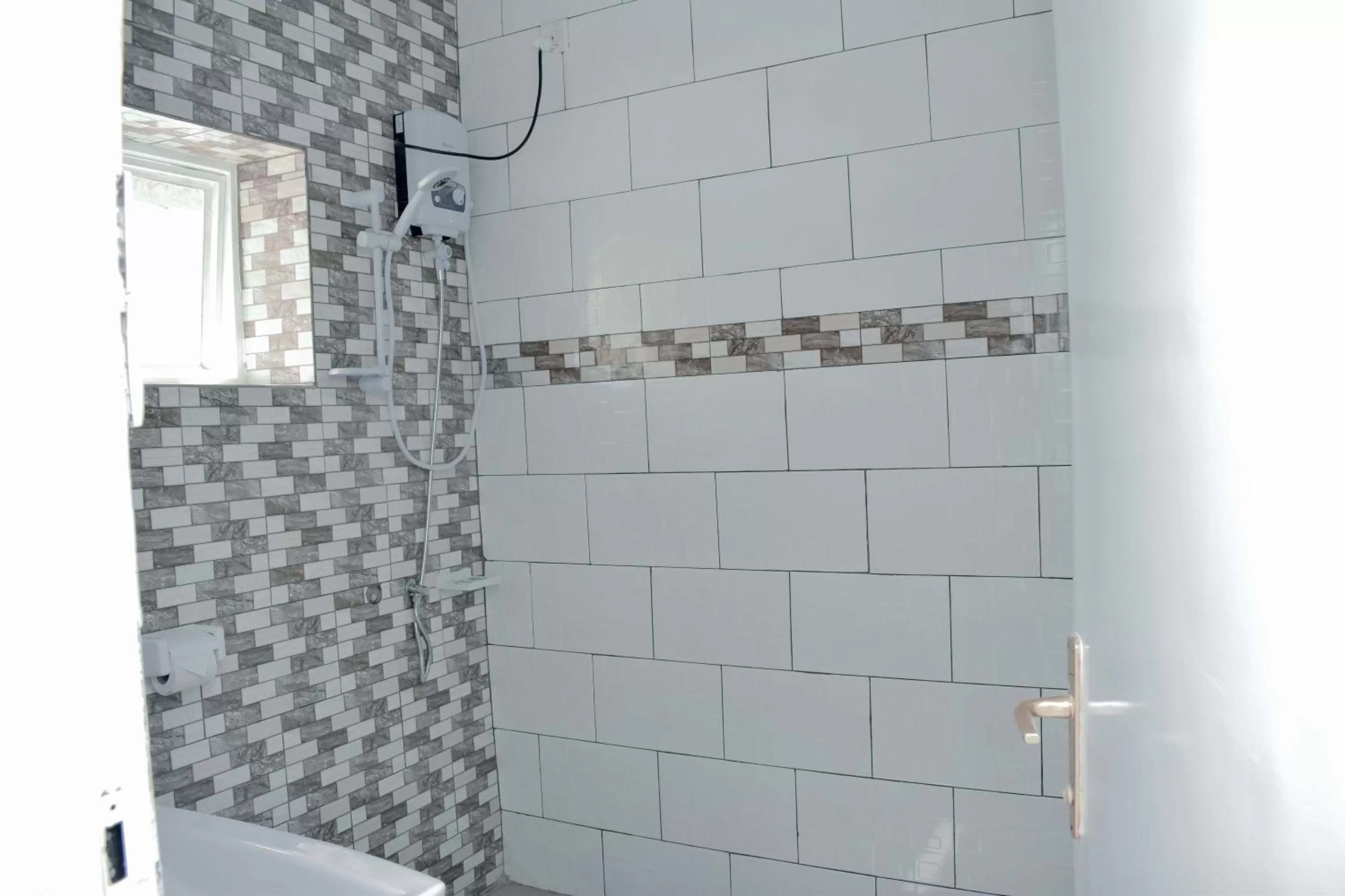 Shower, Bathroom in INZOZI AFRICA HOUSE B&B-Gishushu