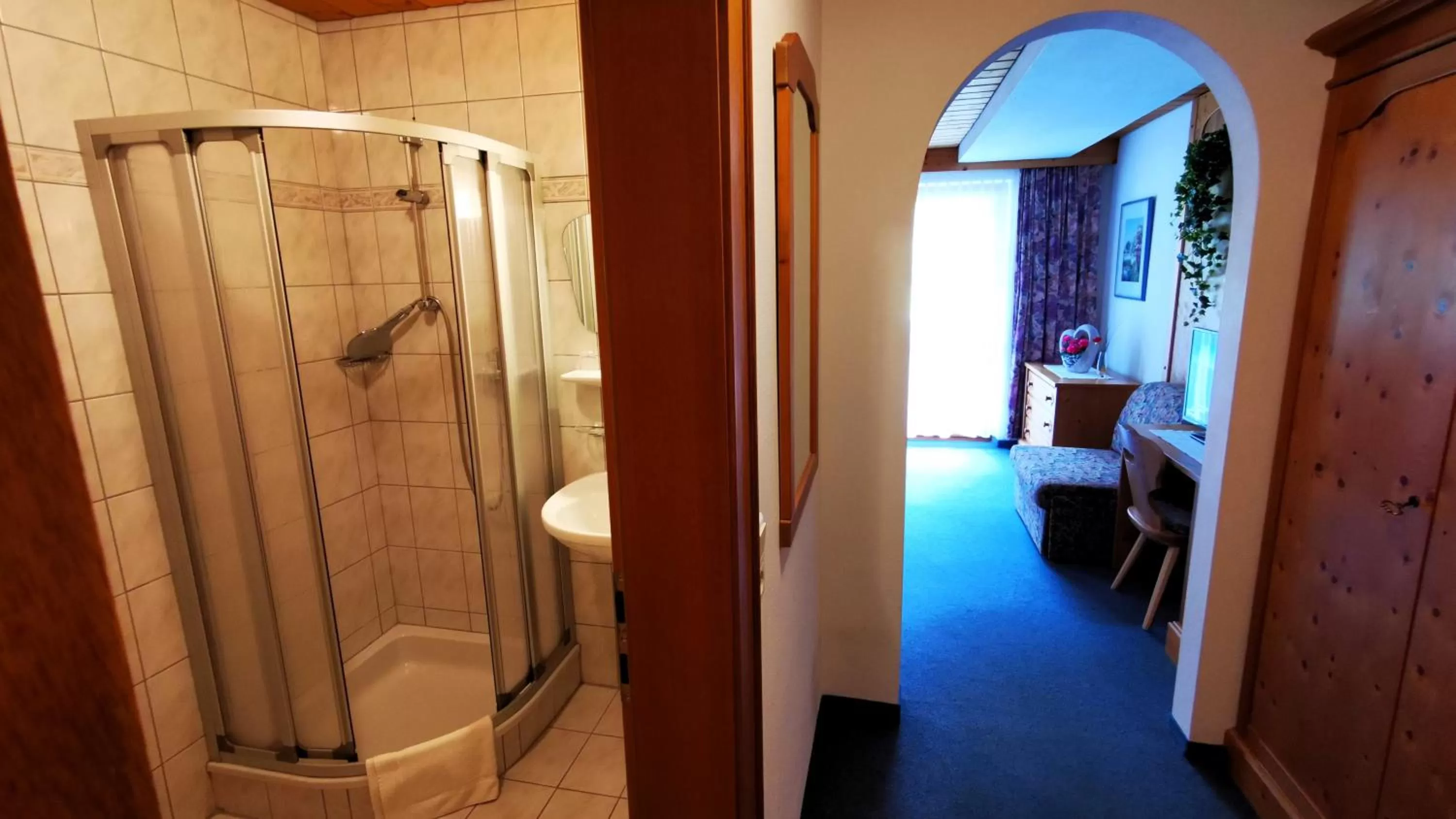 Shower, Bathroom in Gasthof Geronimo