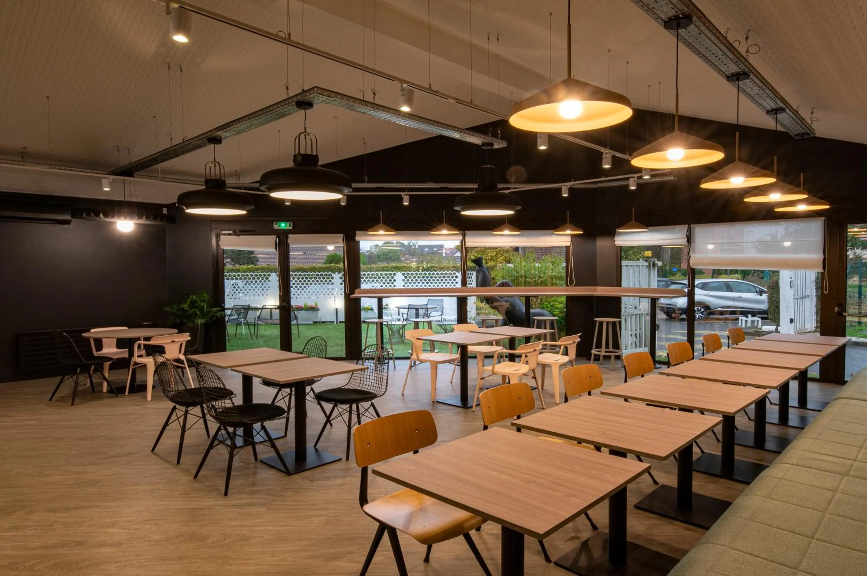 Restaurant/places to eat in ibis Cergy Pontoise Le Port