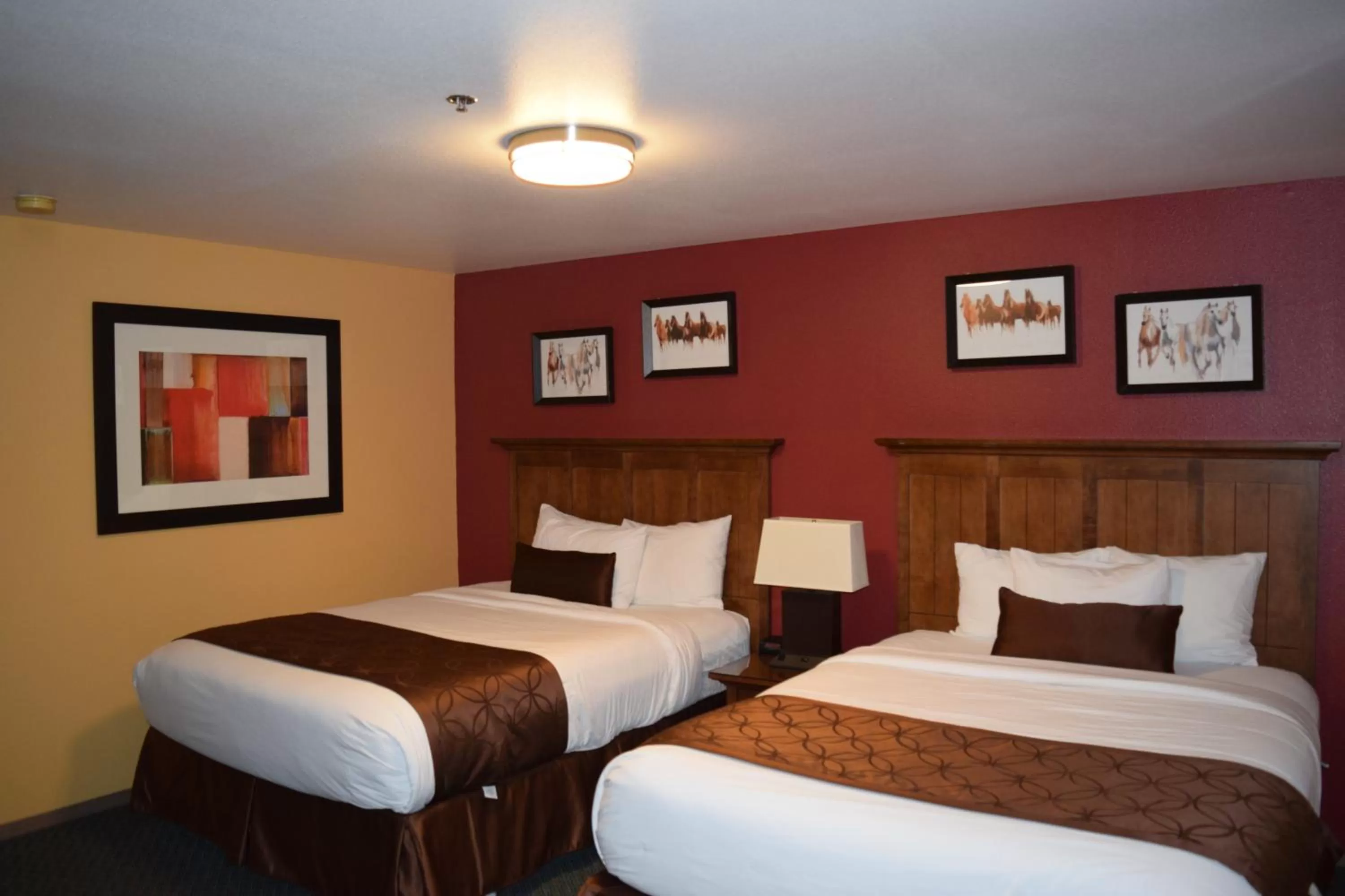 Bedroom, Bed in The Royal Victorian Motel