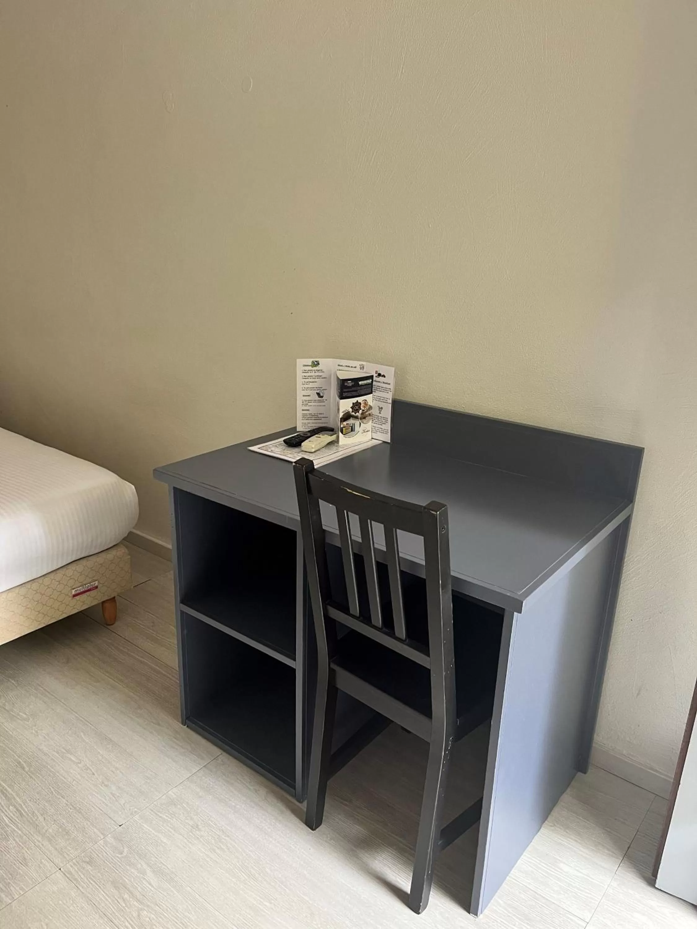 Seating area in Hôtel Le Thurot- Dijon Centre ville Gare