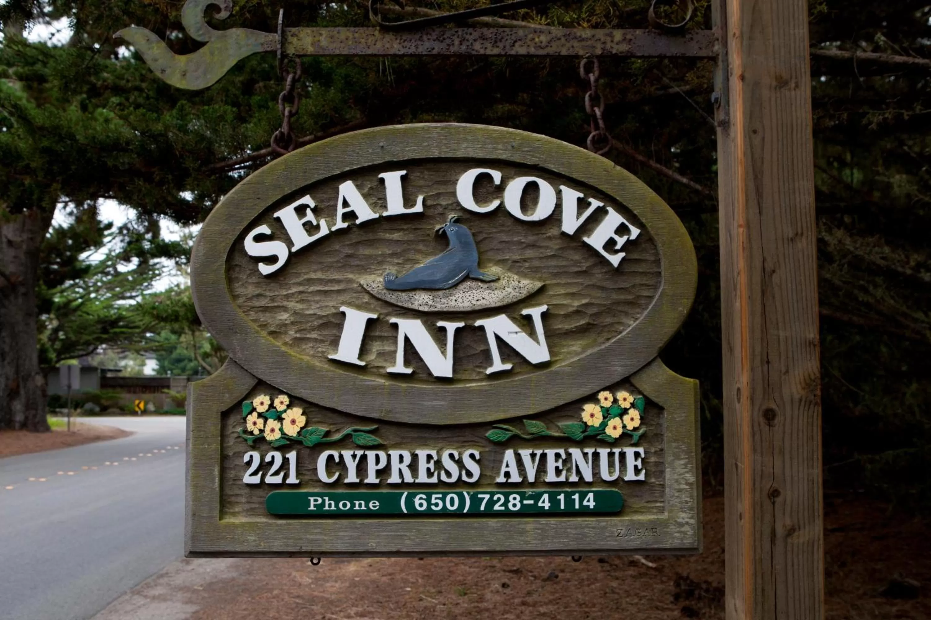 Facade/entrance in Seal Cove Inn