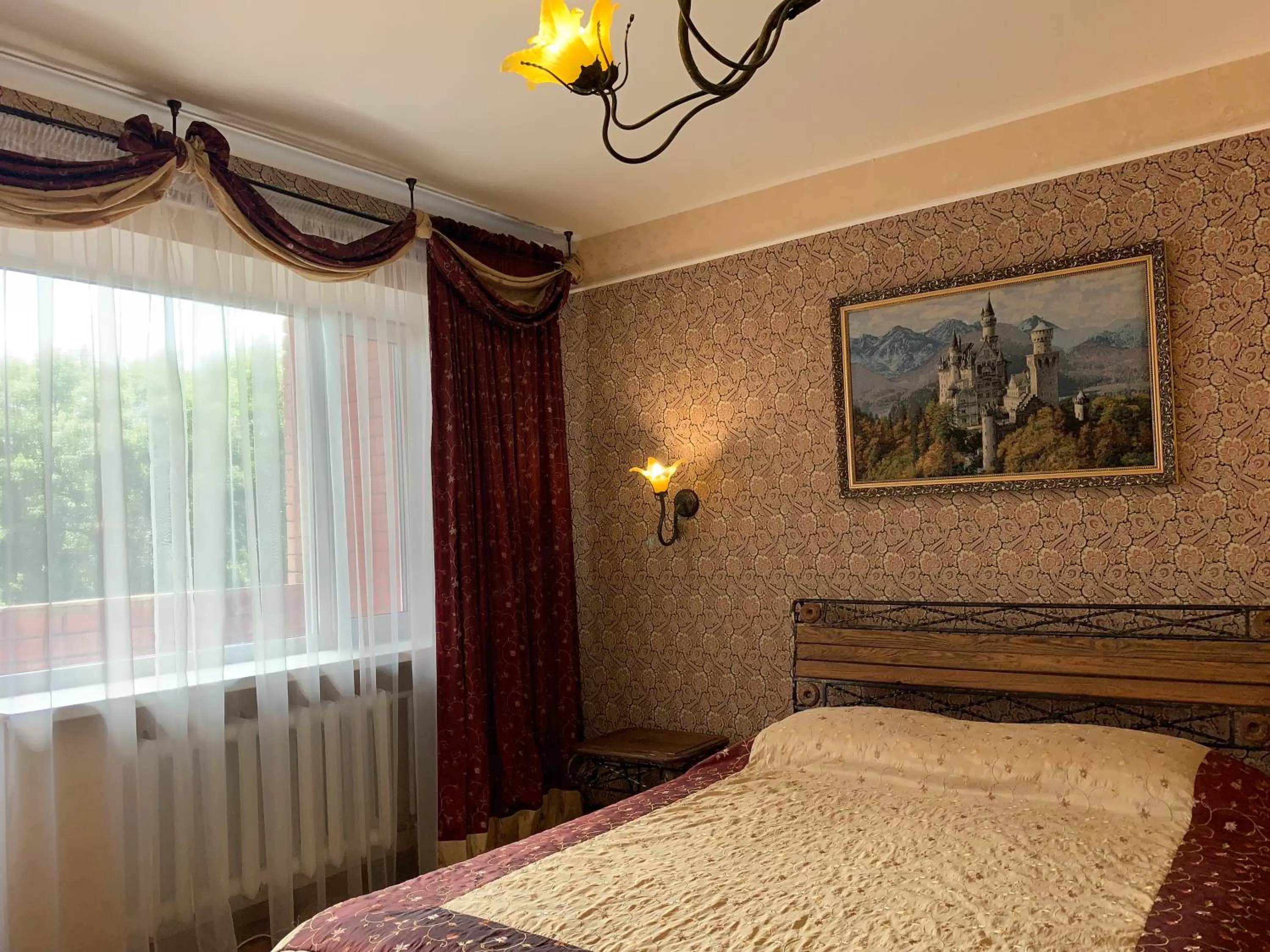 Bed in Hotel Prydesnyansky
