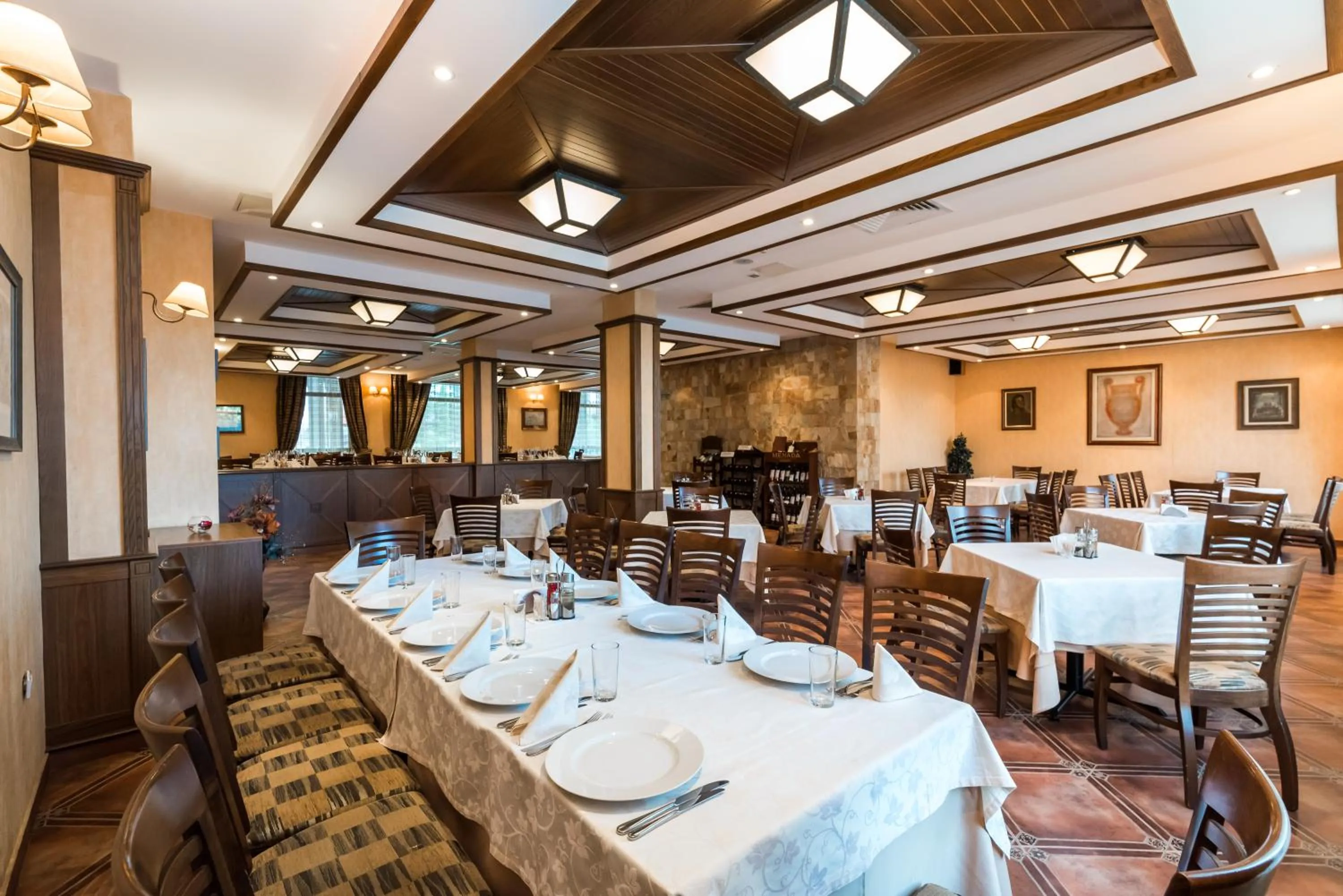 Restaurant/places to eat in Evelina Palace Hotel