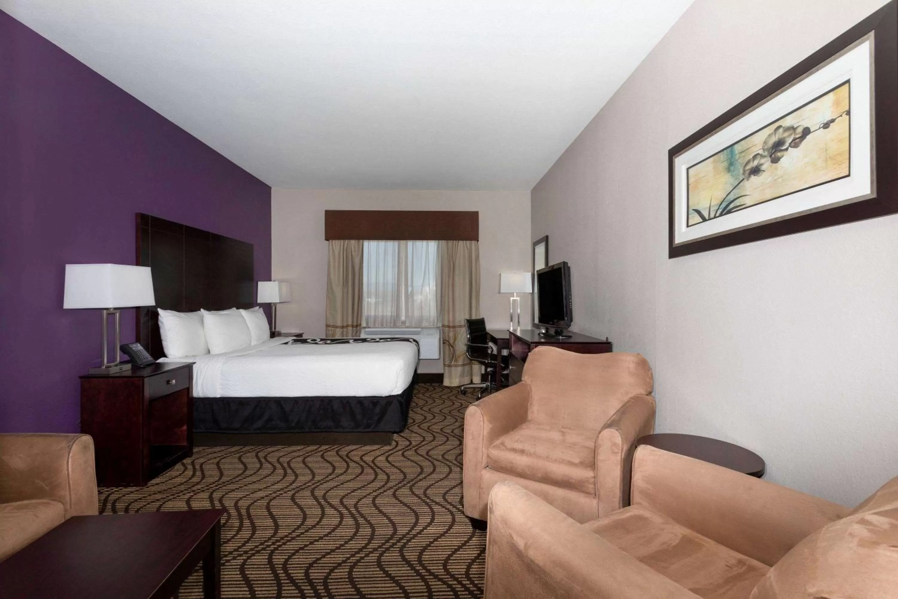 Photo of the whole room, Bed in La Quinta by Wyndham Henderson-Northeast Denver