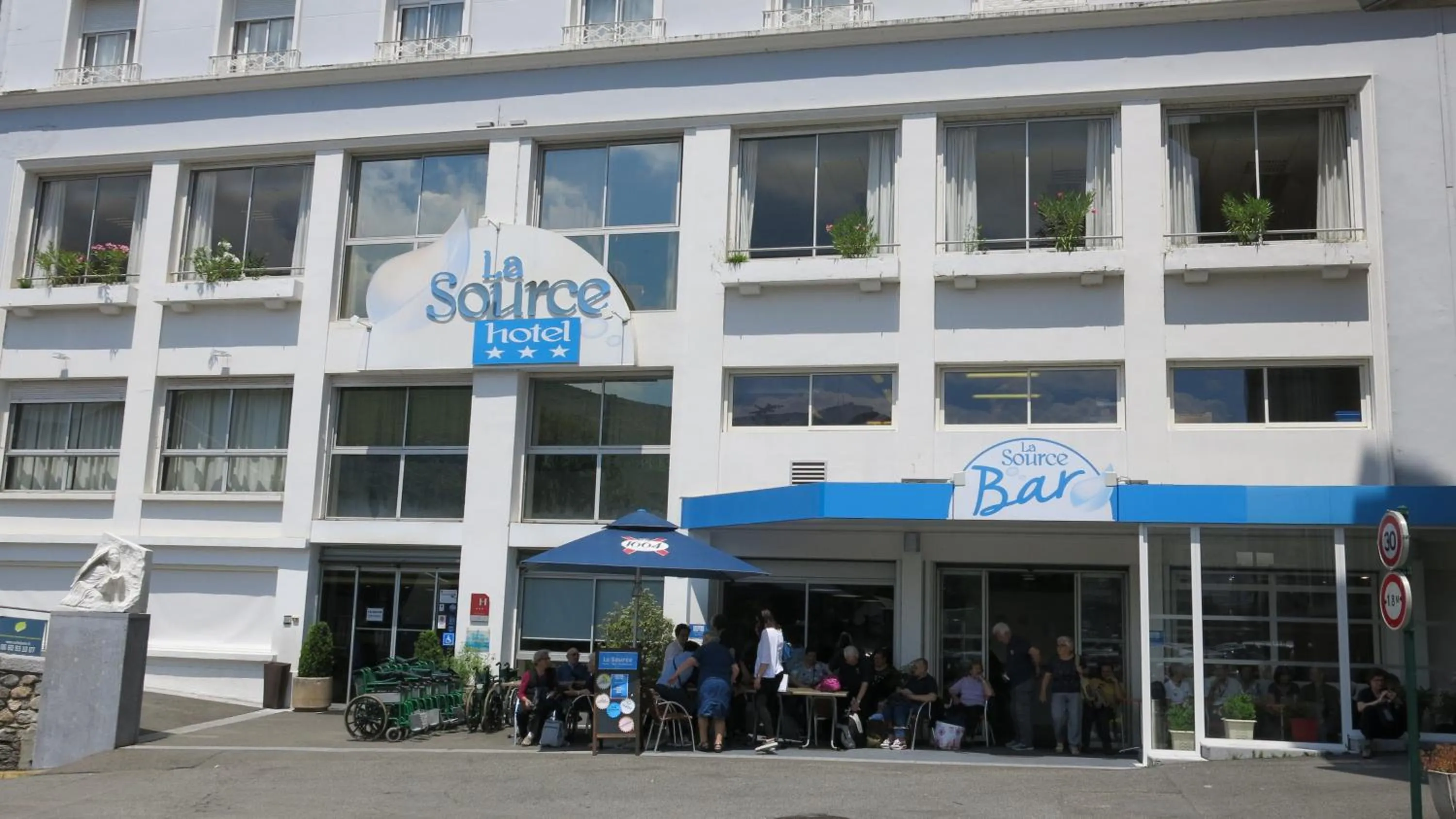 Facade/entrance in Hôtel La Source