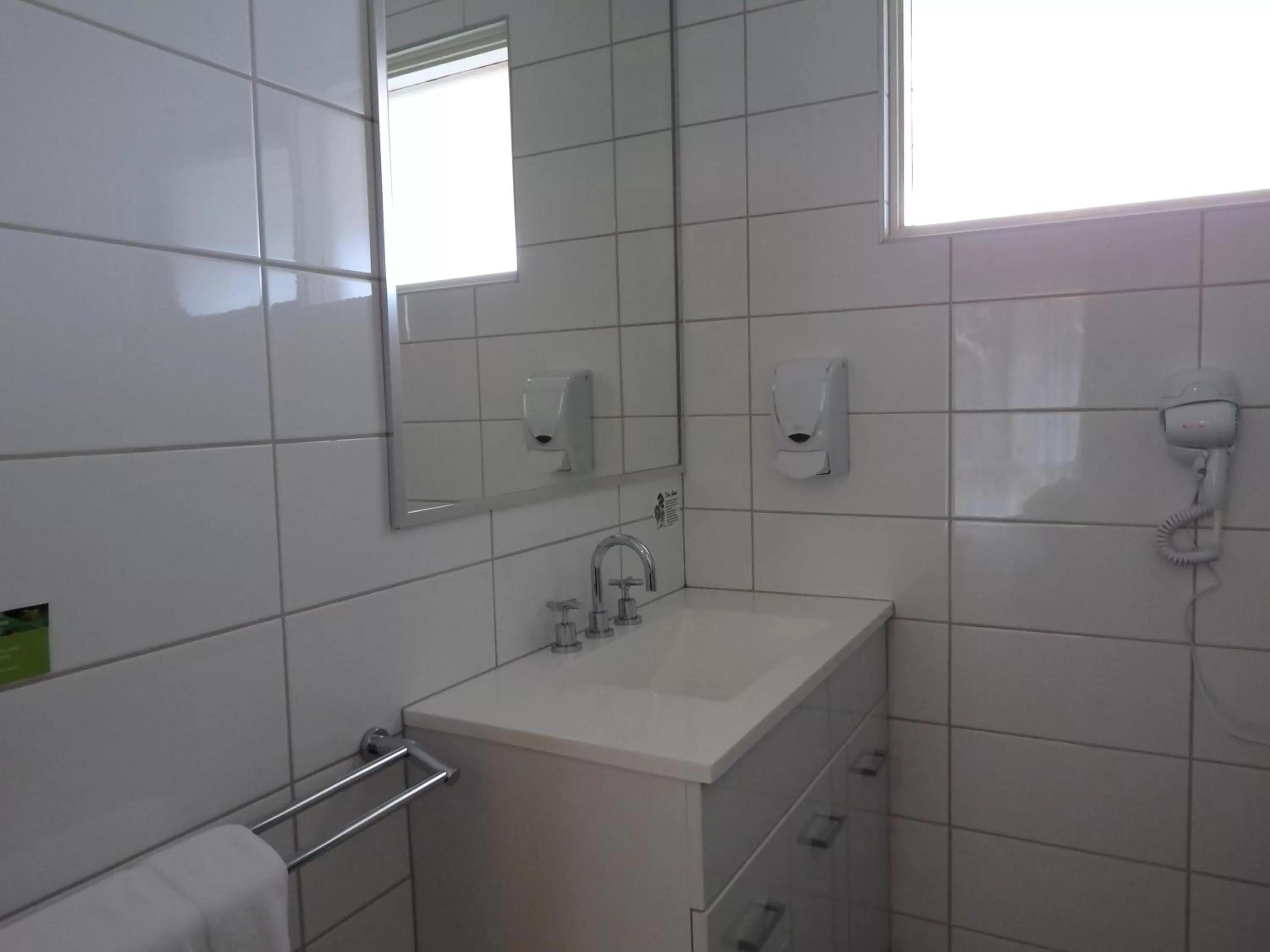 Bathroom in Frankston Motel